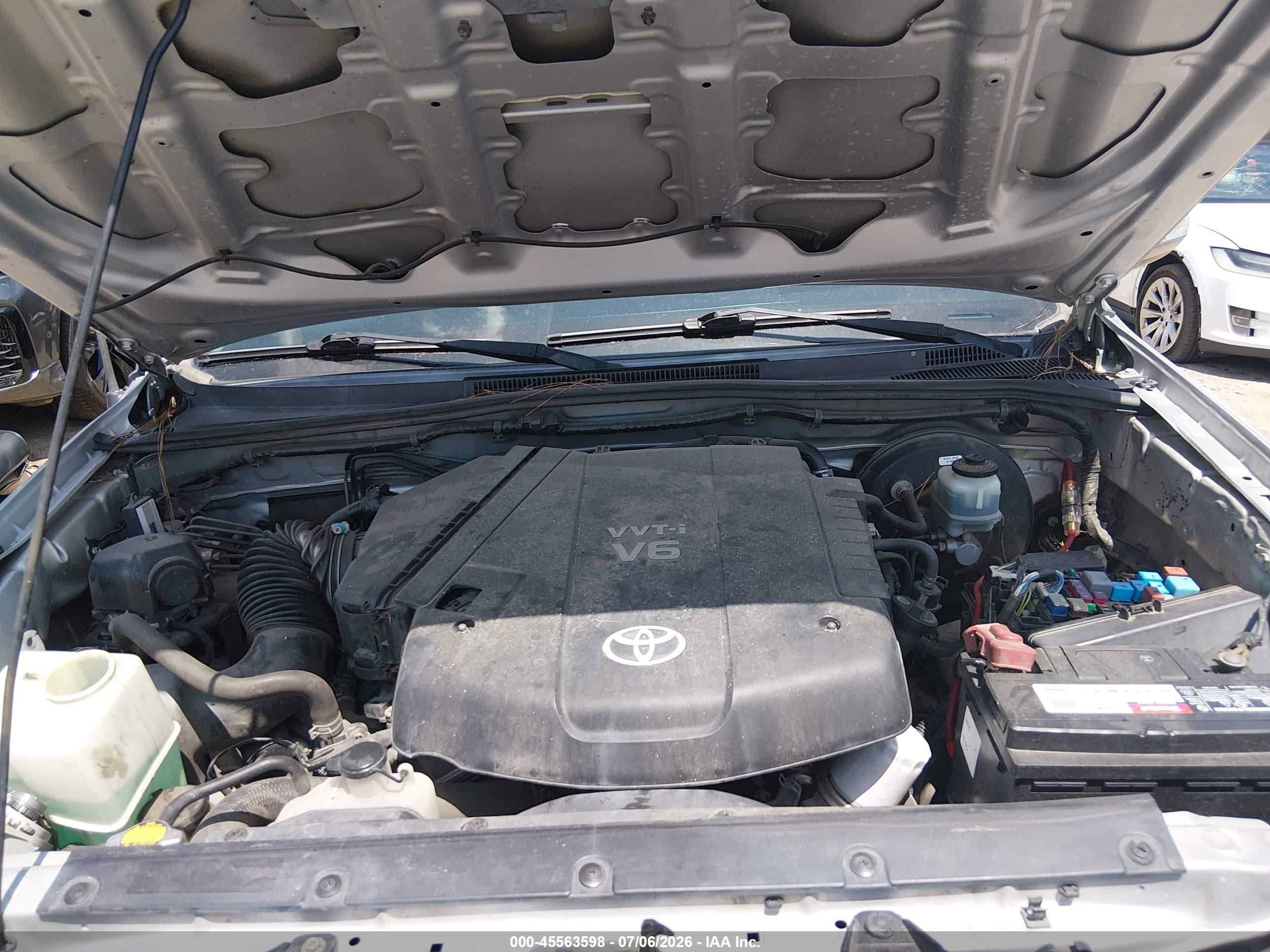 2012 Toyota Tacoma Prerunner V6 Silver vin: 3TMJU4GN2CM132342