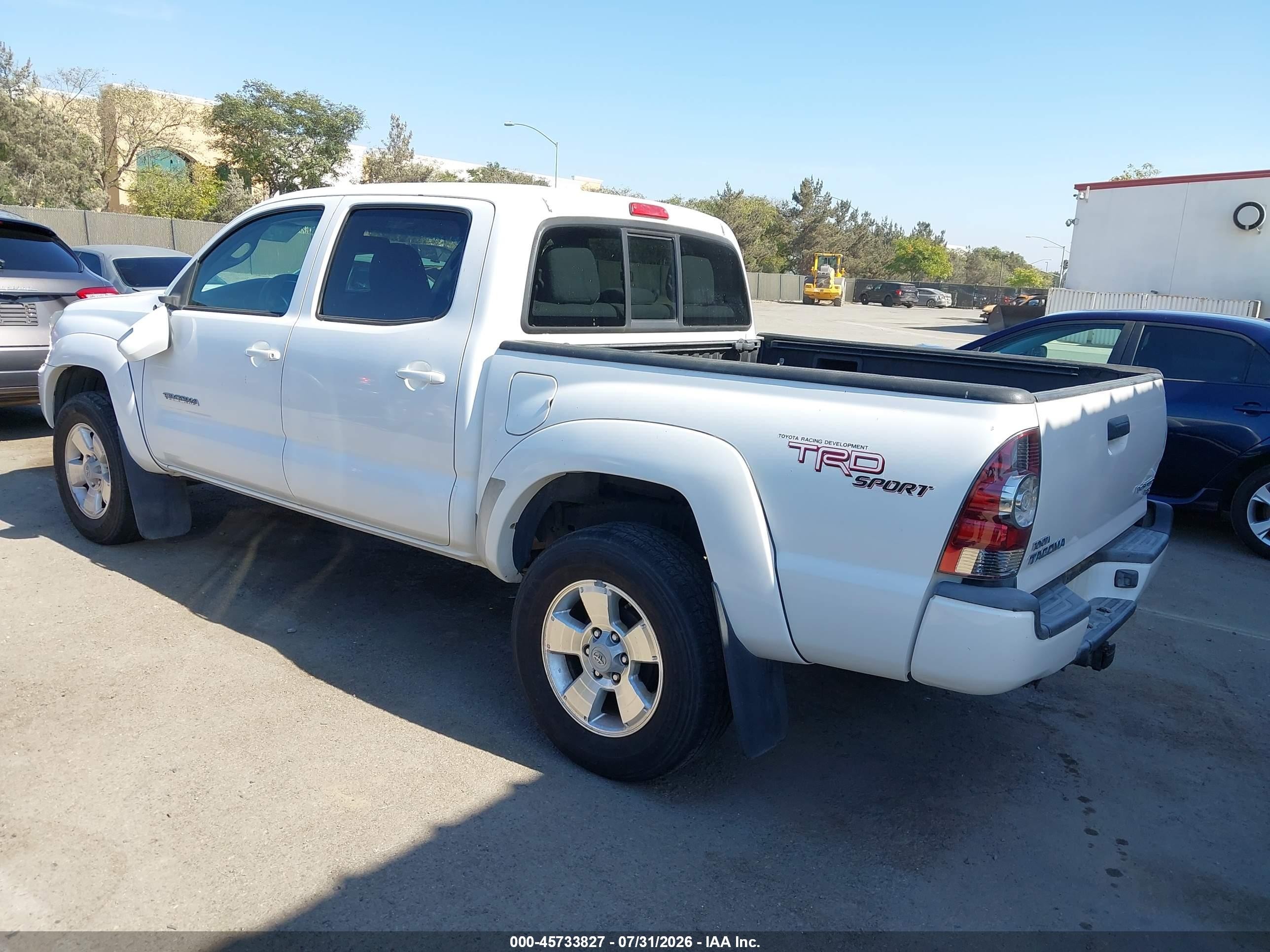 2012 Toyota Tacoma Prerunner V6 White vin: 3TMJU4GN2CM138173