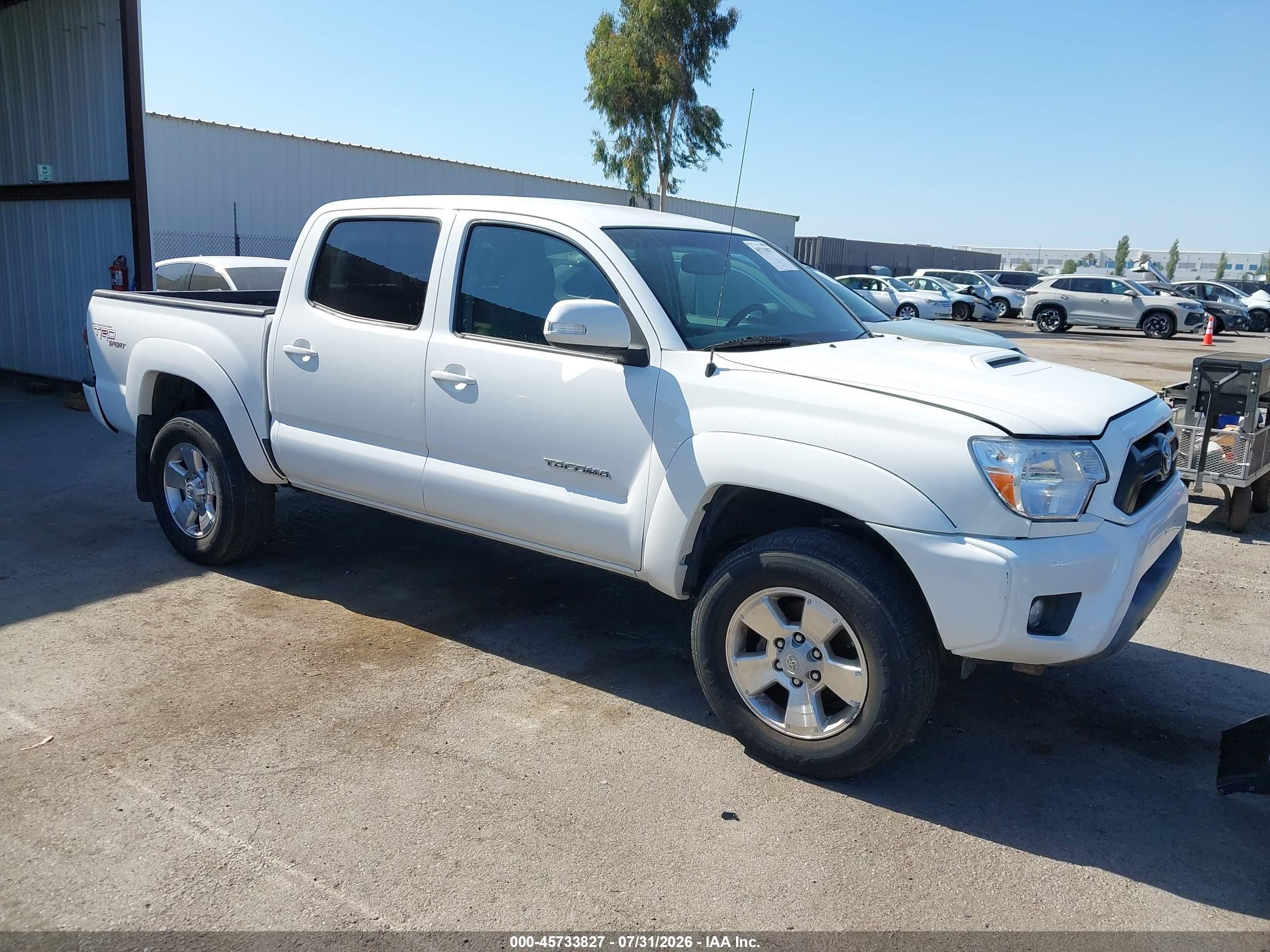 2012 Toyota Tacoma Prerunner V6 White vin: 3TMJU4GN2CM138173