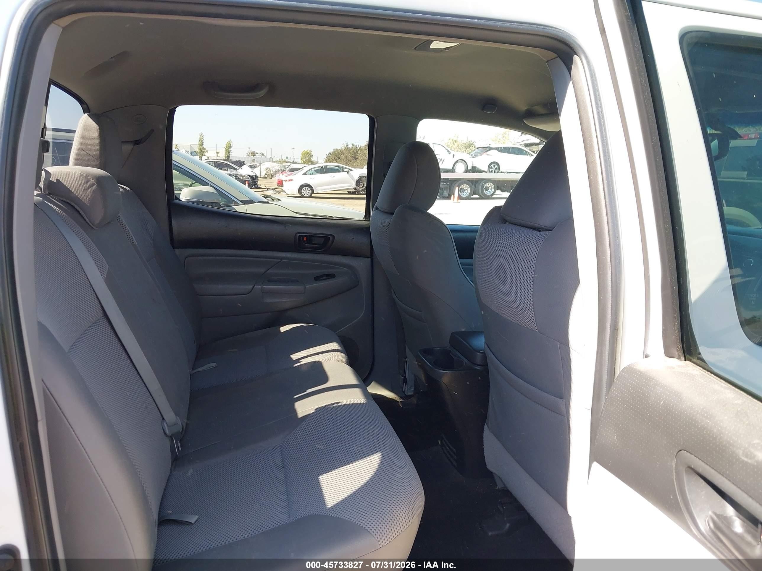 2012 Toyota Tacoma Prerunner V6 White vin: 3TMJU4GN2CM138173