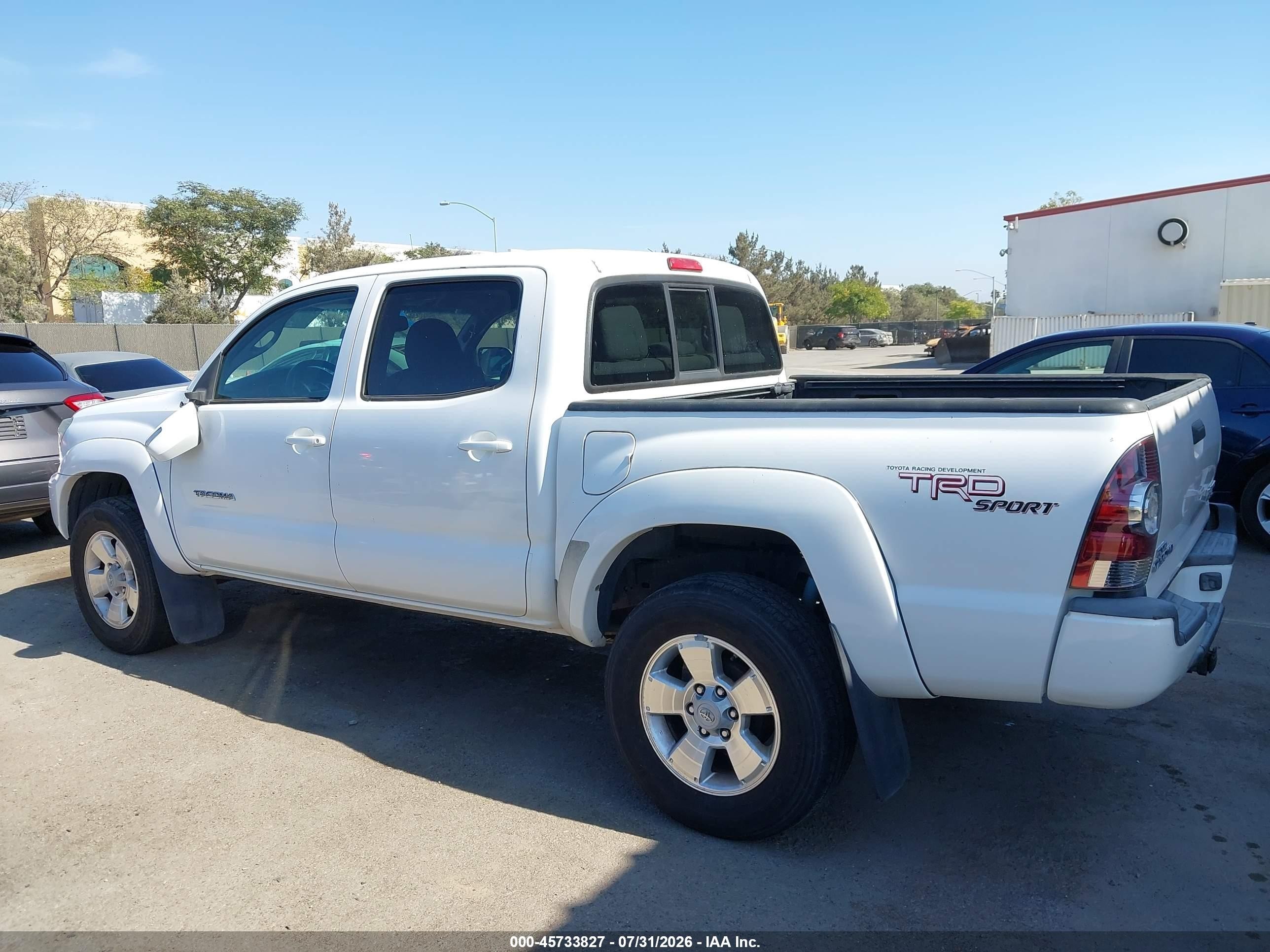 2012 Toyota Tacoma Prerunner V6 White vin: 3TMJU4GN2CM138173