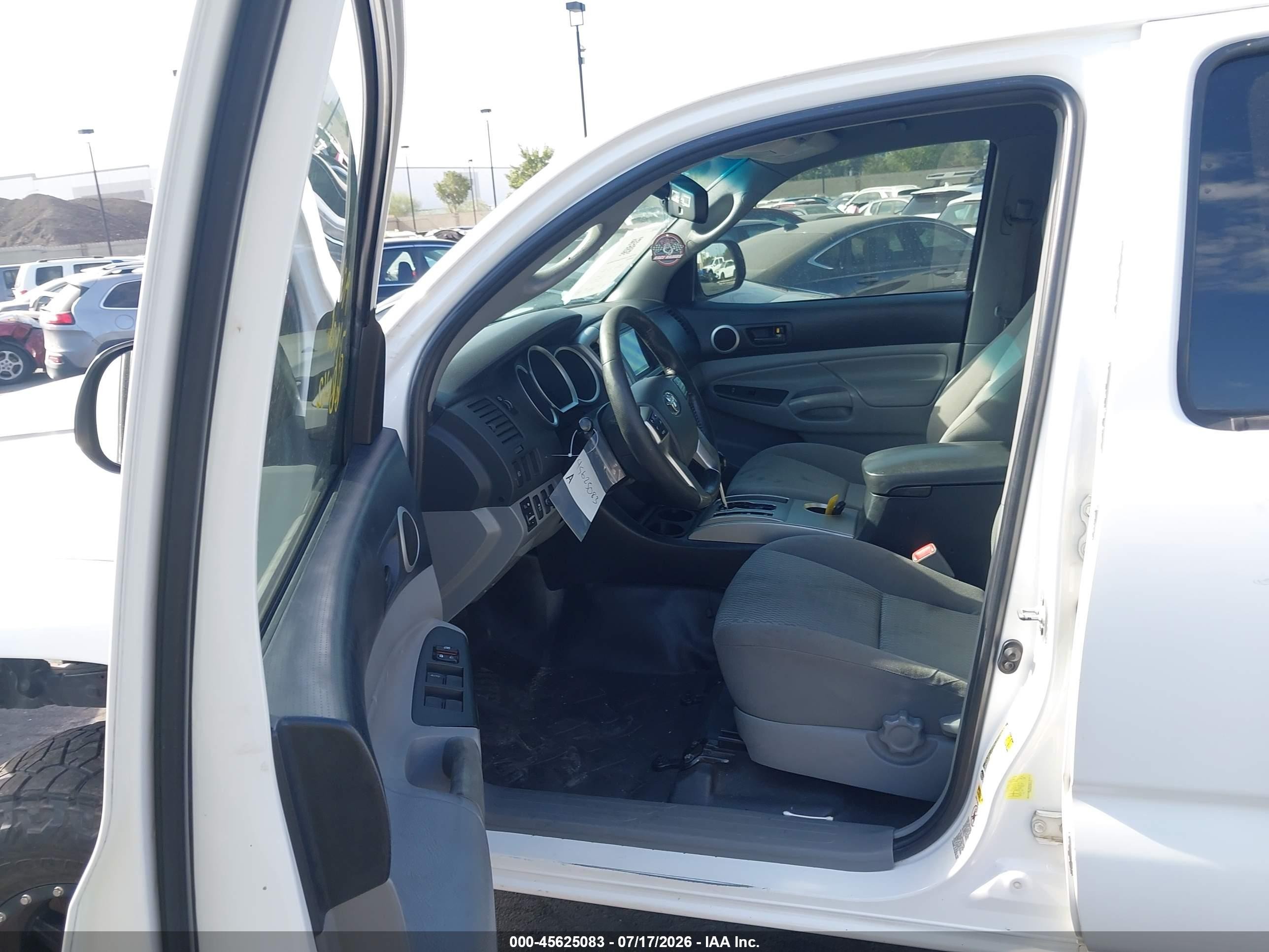 2013 Toyota Tacoma Prerunner V6 White vin: 3TMJU4GN2DM143522