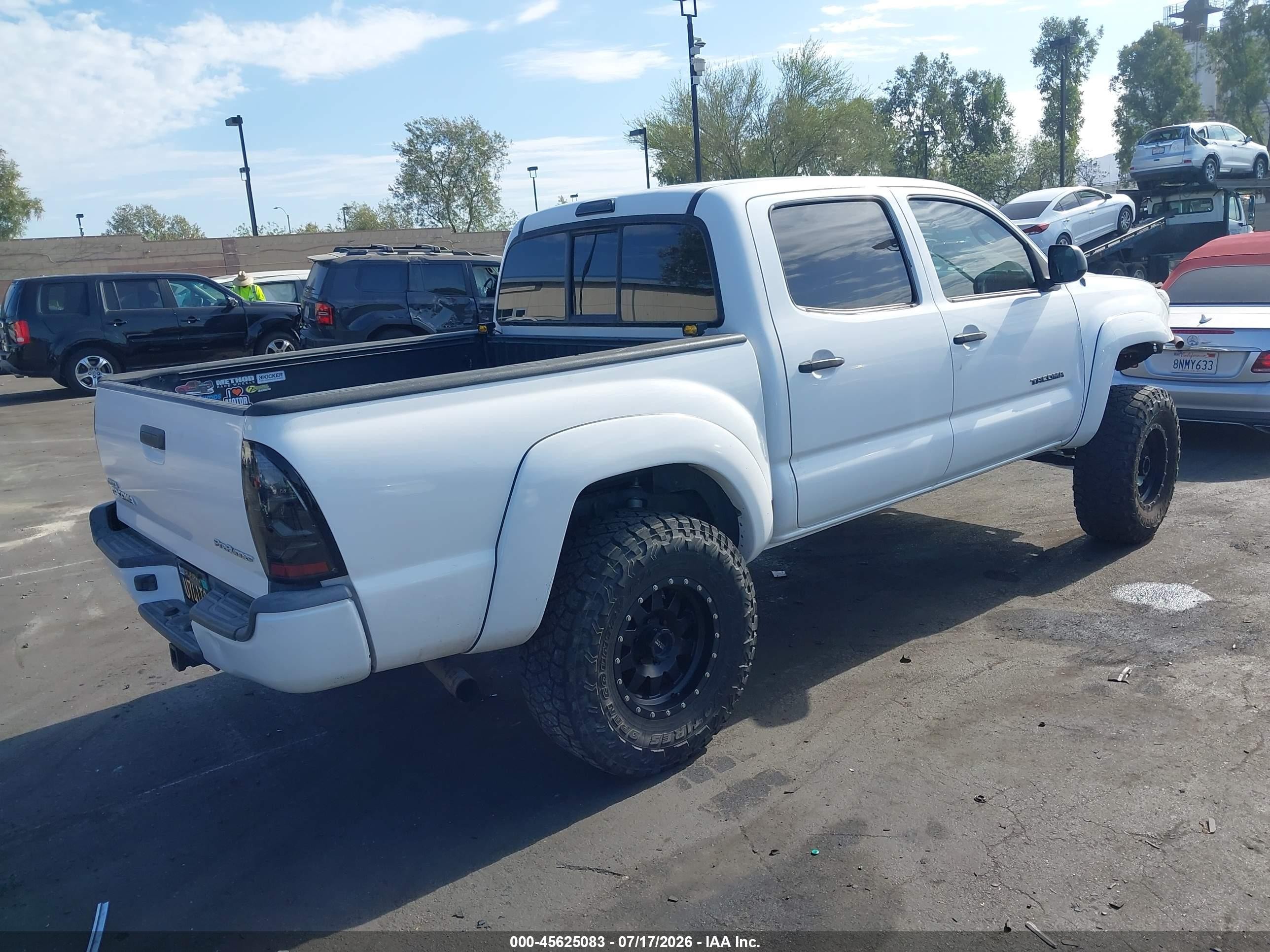 2013 Toyota Tacoma Prerunner V6 White vin: 3TMJU4GN2DM143522