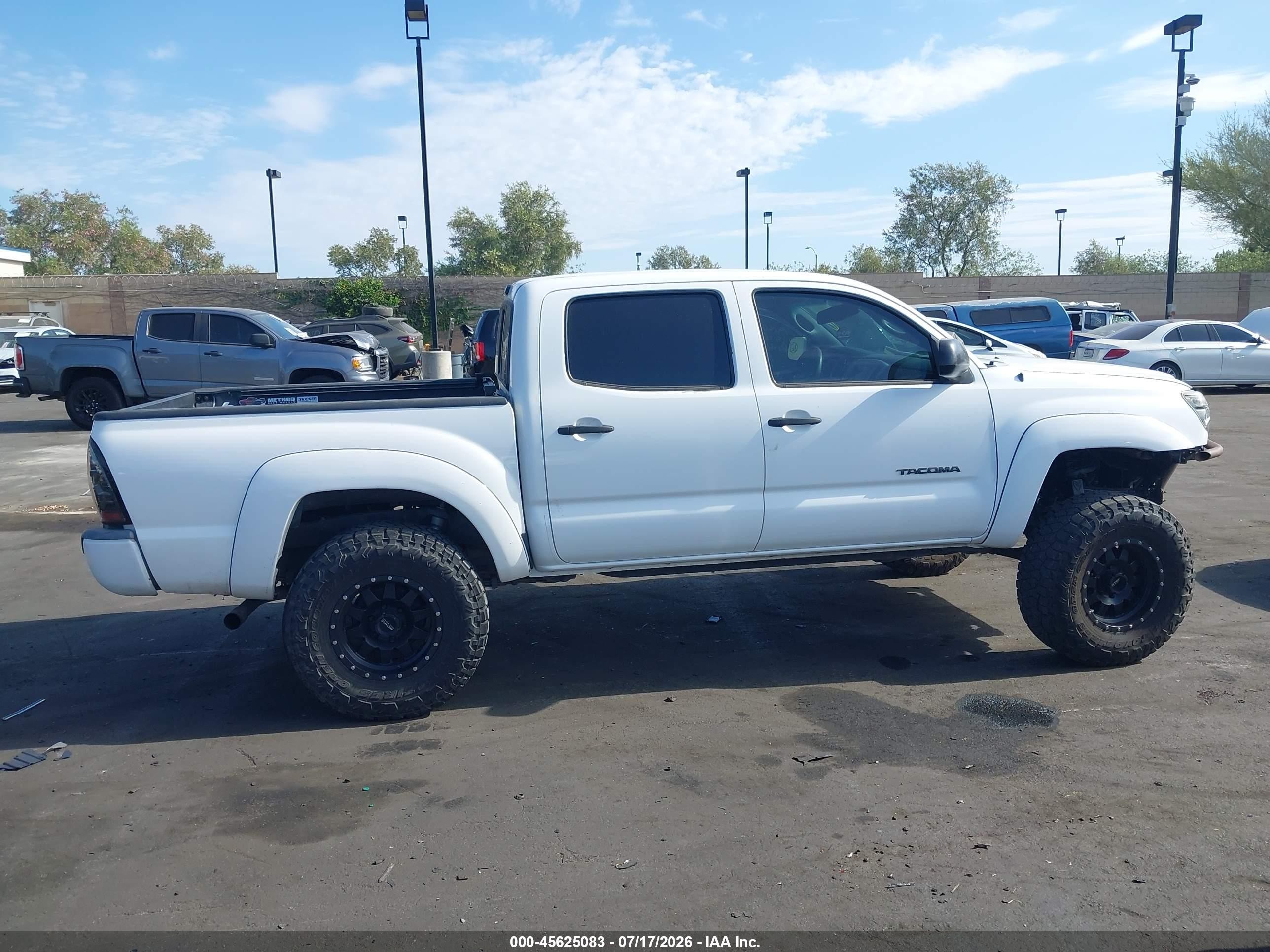 2013 Toyota Tacoma Prerunner V6 White vin: 3TMJU4GN2DM143522