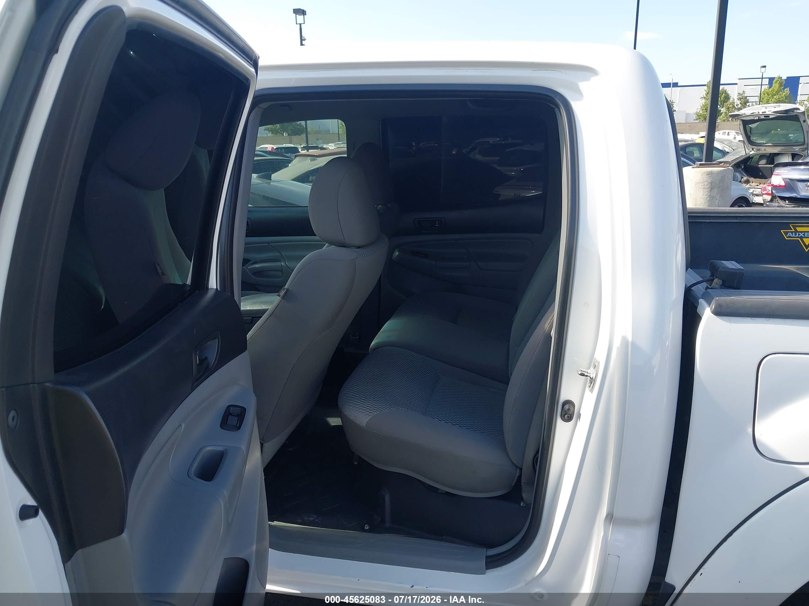 2013 Toyota Tacoma Prerunner V6 White vin: 3TMJU4GN2DM143522
