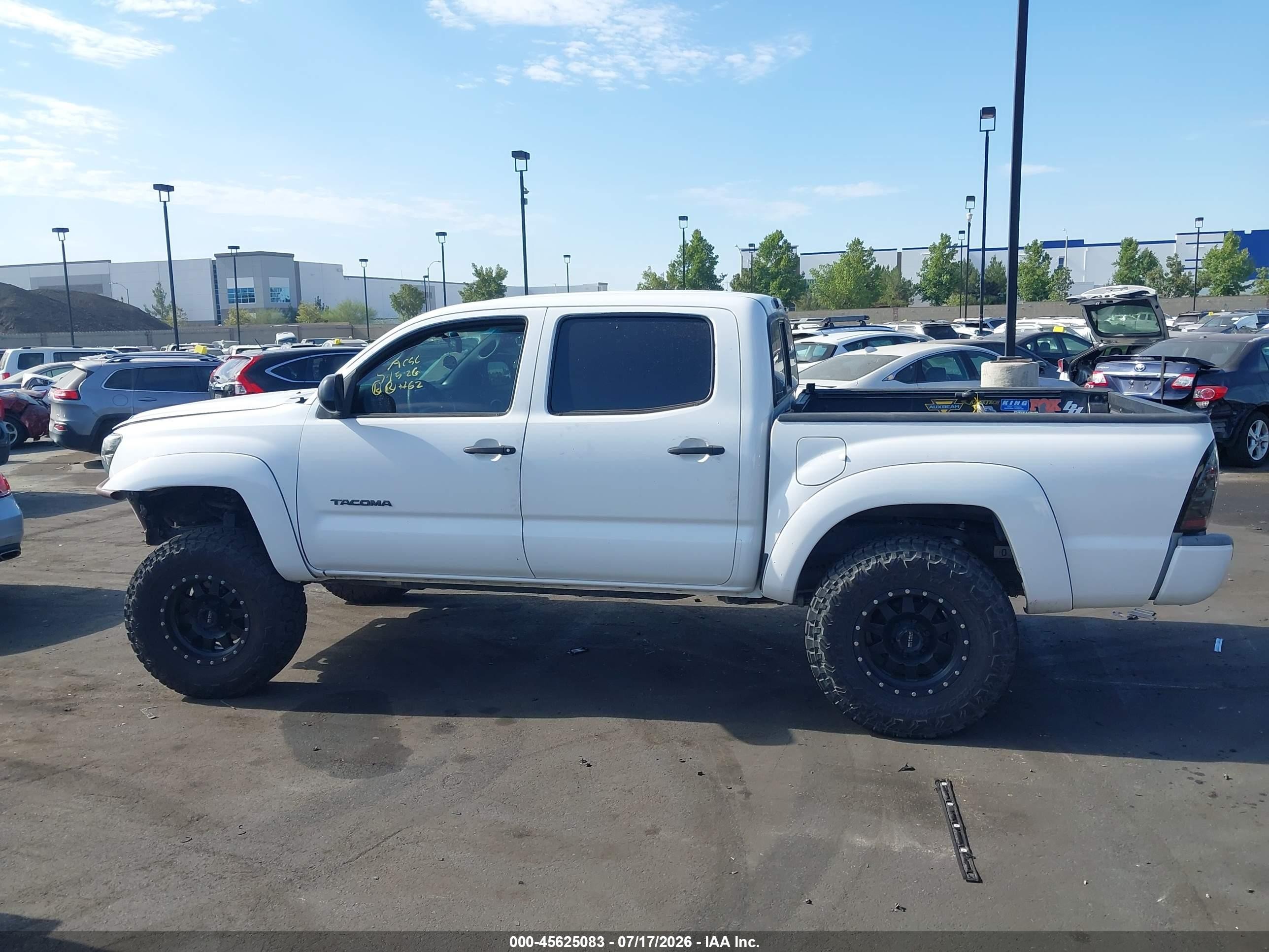 2013 Toyota Tacoma Prerunner V6 White vin: 3TMJU4GN2DM143522
