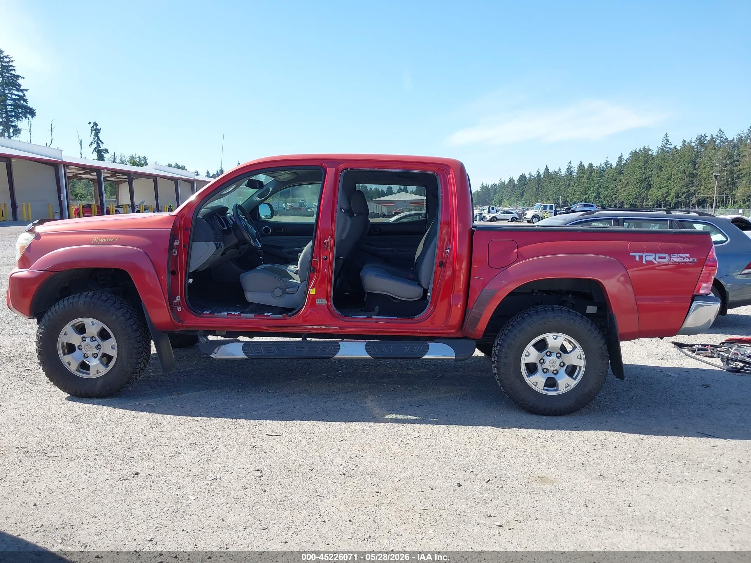 2013 Toyota Tacoma Prerunner V6 Red vin: 3TMJU4GN2DM146761