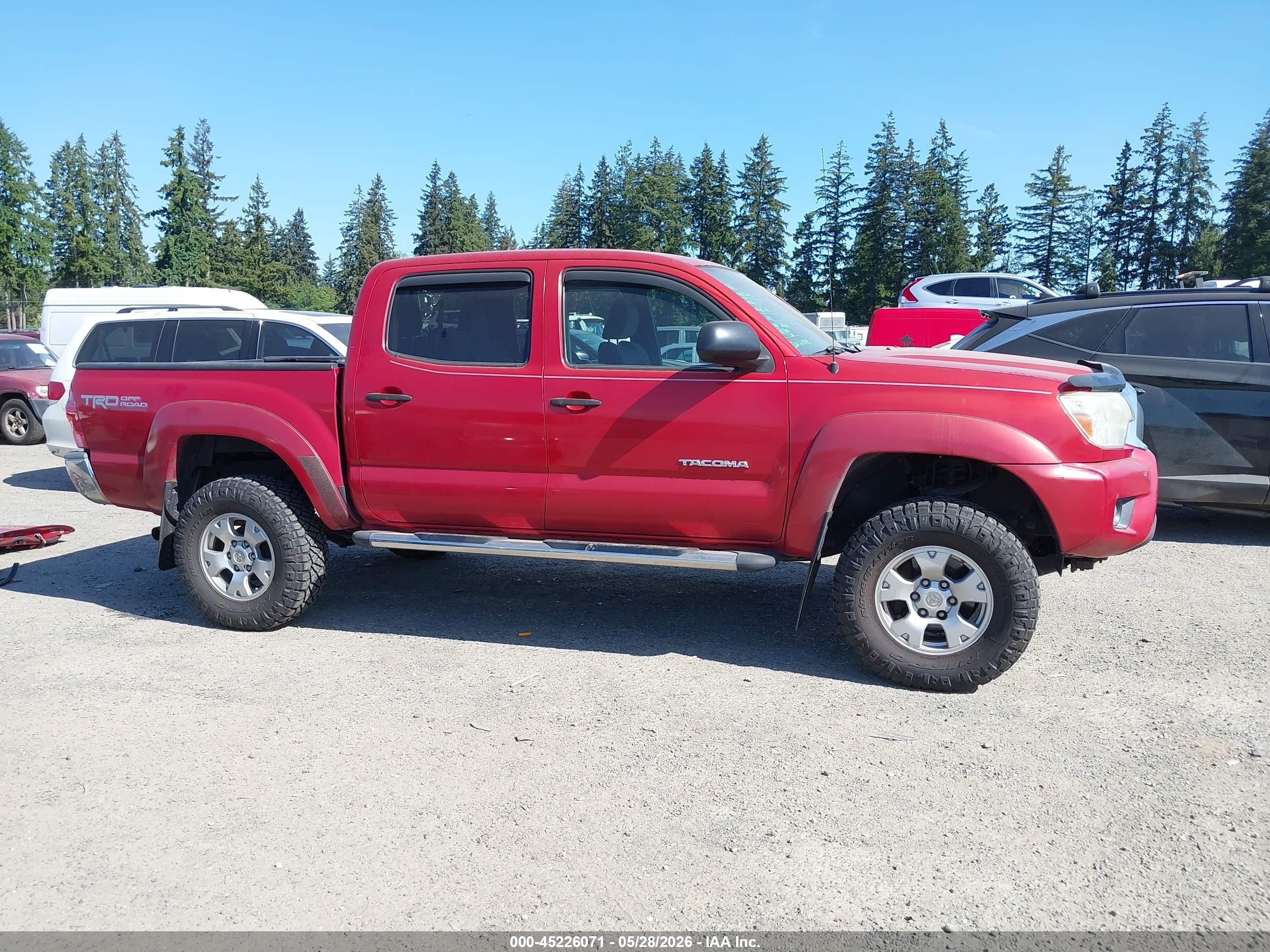 2013 Toyota Tacoma Prerunner V6 Red vin: 3TMJU4GN2DM146761