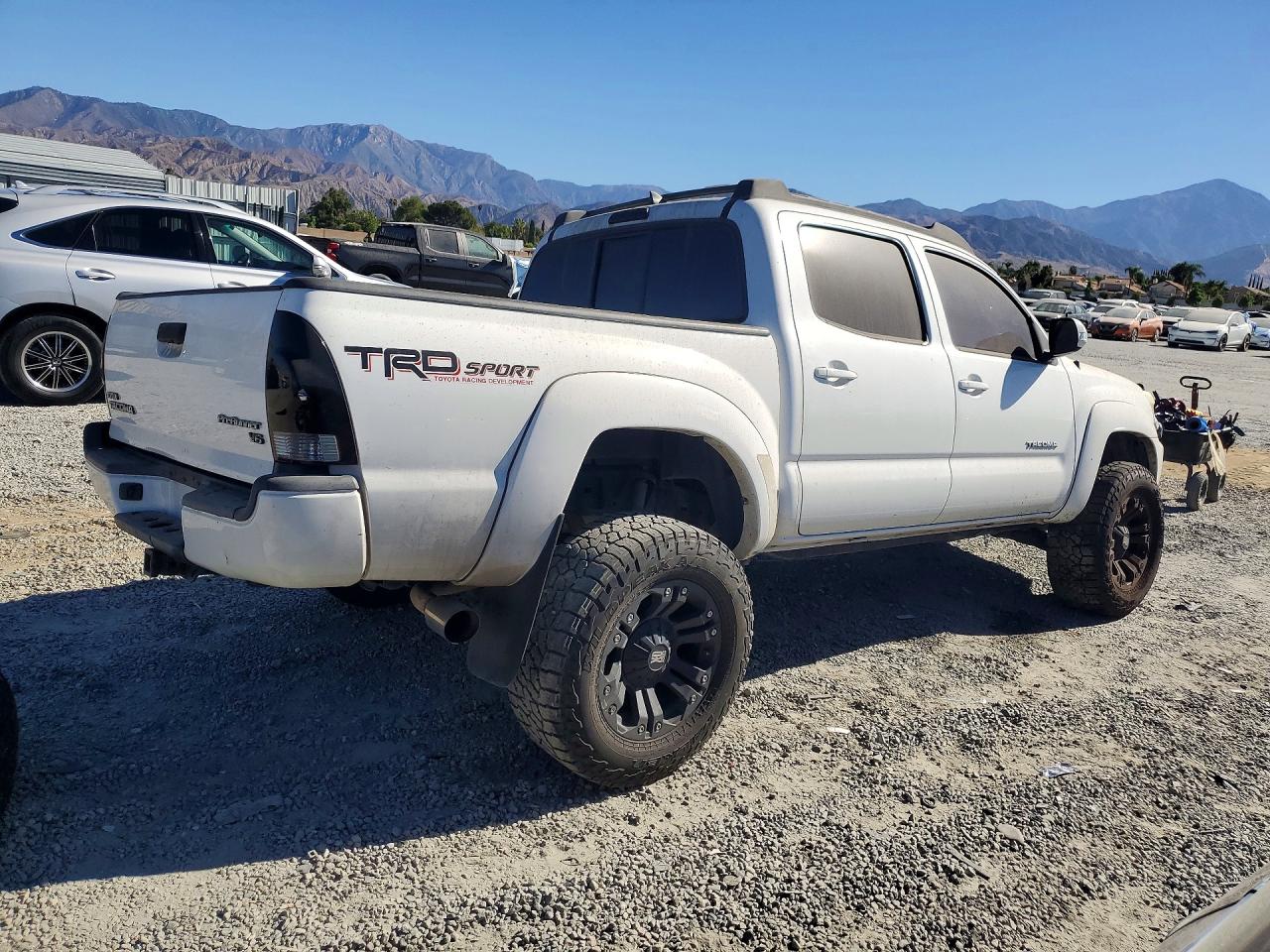 2014 Toyota Tacoma Double Cab Prerunner White vin: 3TMJU4GN2EM167028
