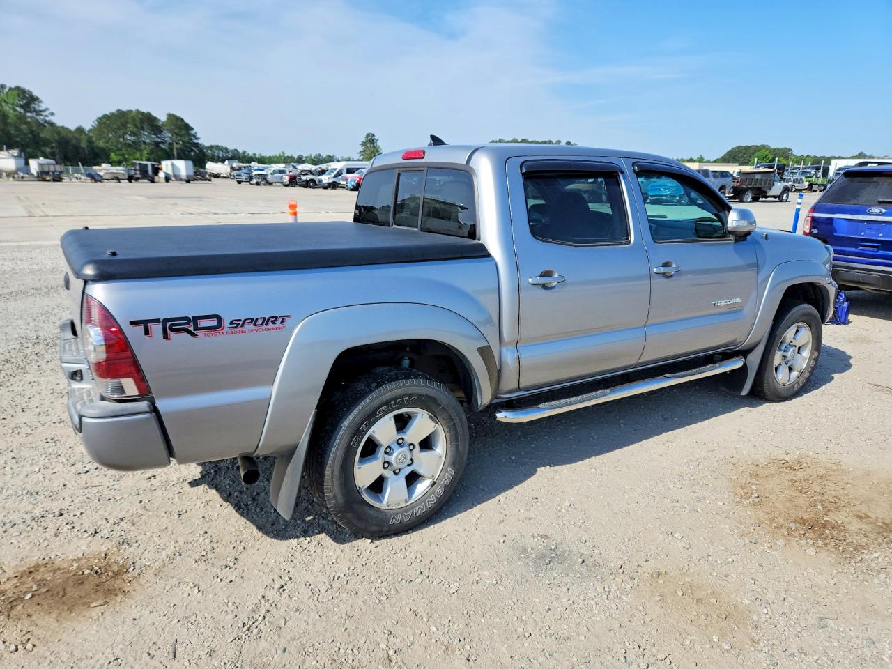 2014 Toyota Taccoma Silver vin: 3TMJU4GN2EM174318