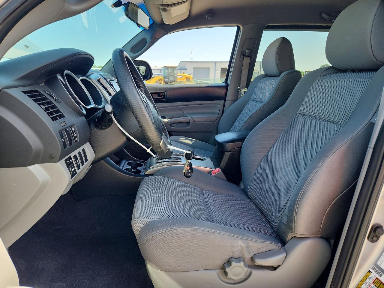 2014 Toyota Taccoma Silver vin: 3TMJU4GN2EM174318