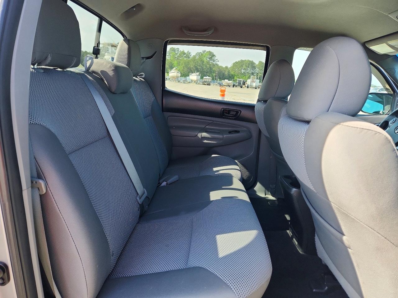2014 Toyota Taccoma Silver vin: 3TMJU4GN2EM174318