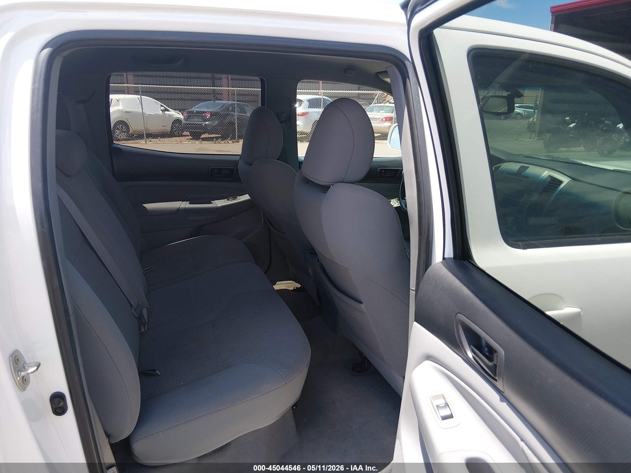 2010 Toyota Tacoma Prerunner V6 White vin: 3TMJU4GN3AM101811