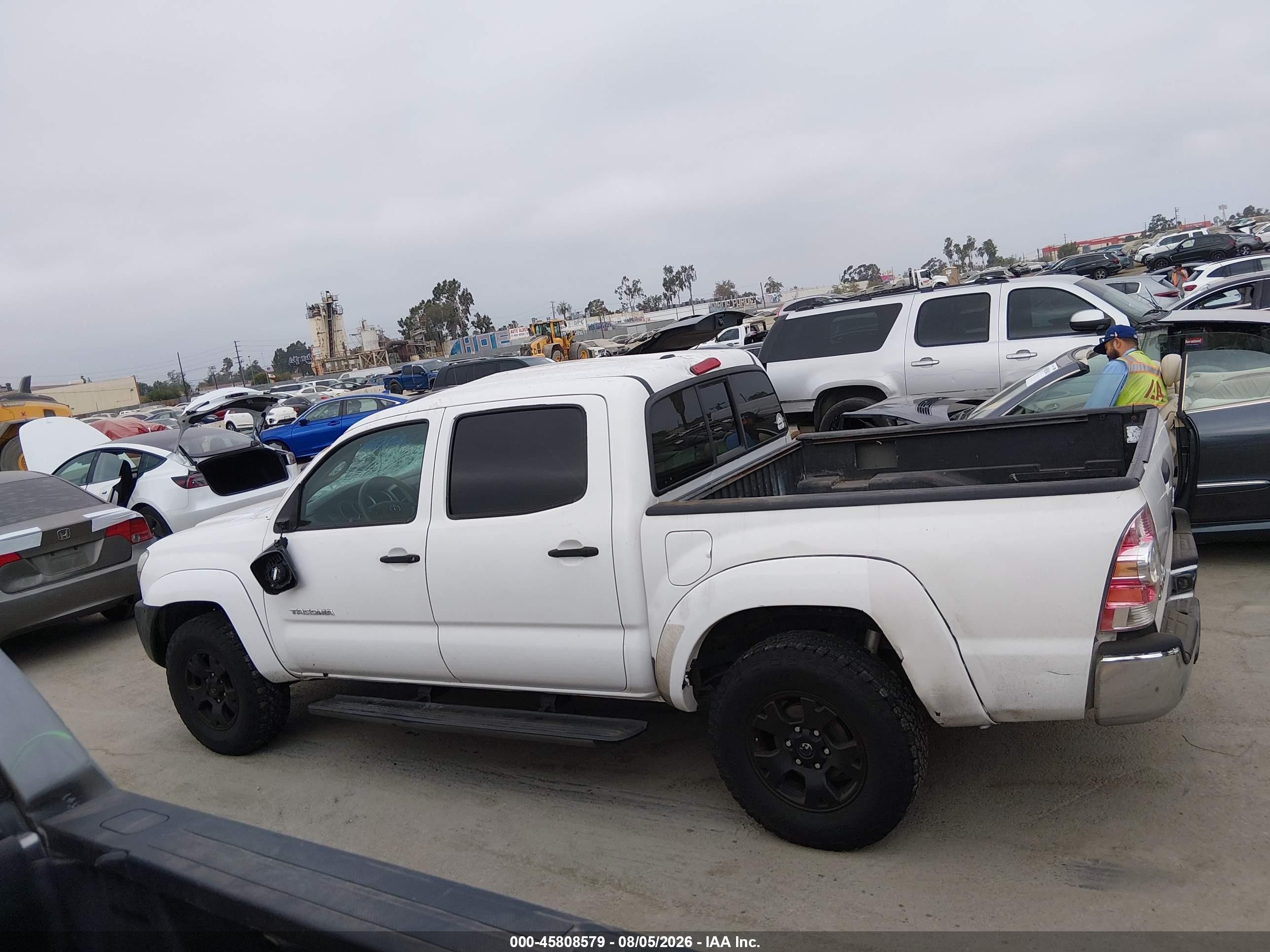 2011 Toyota Tacoma Prerunner V6 White vin: 3TMJU4GN3BM117380