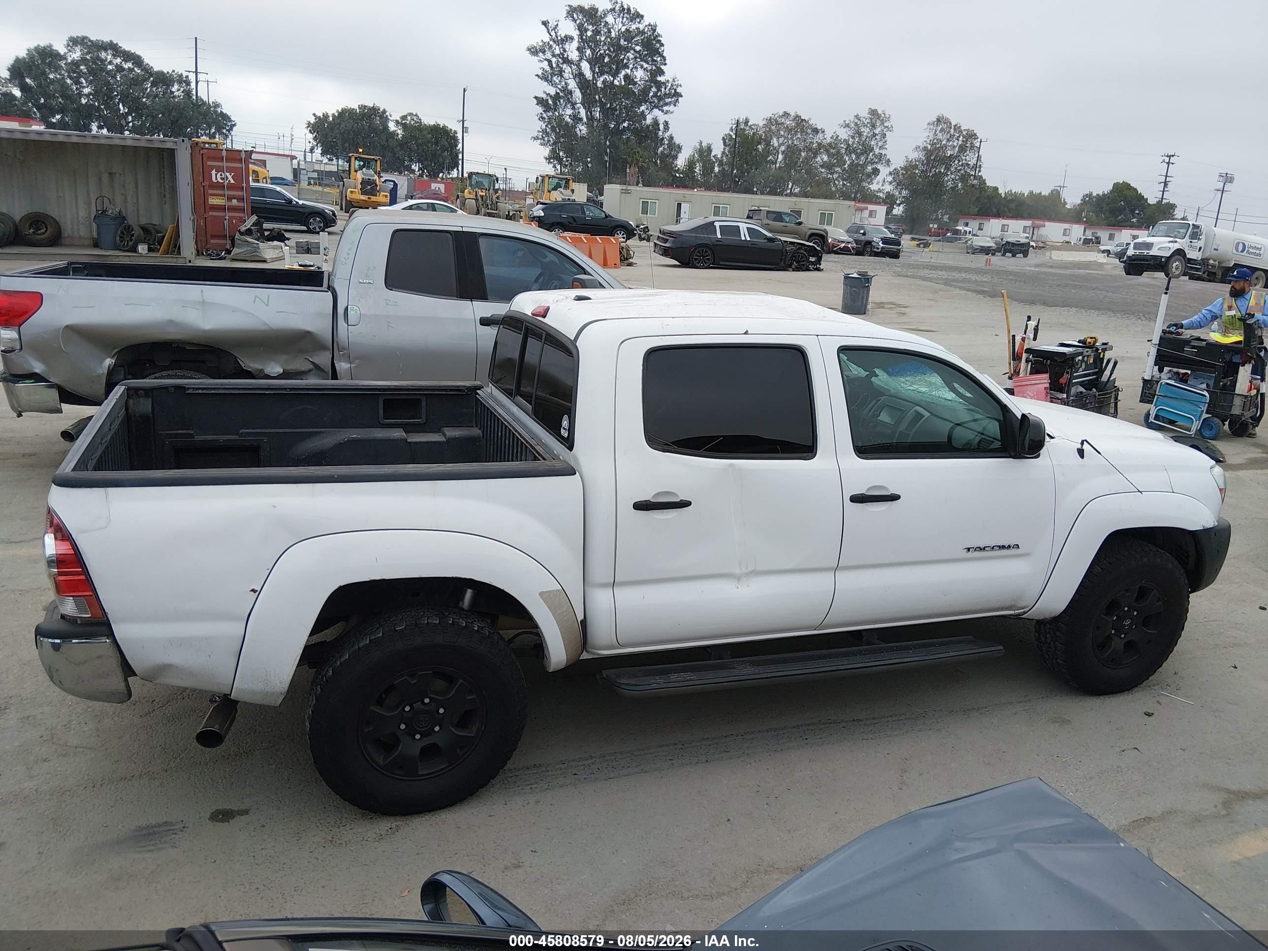 2011 Toyota Tacoma Prerunner V6 White vin: 3TMJU4GN3BM117380