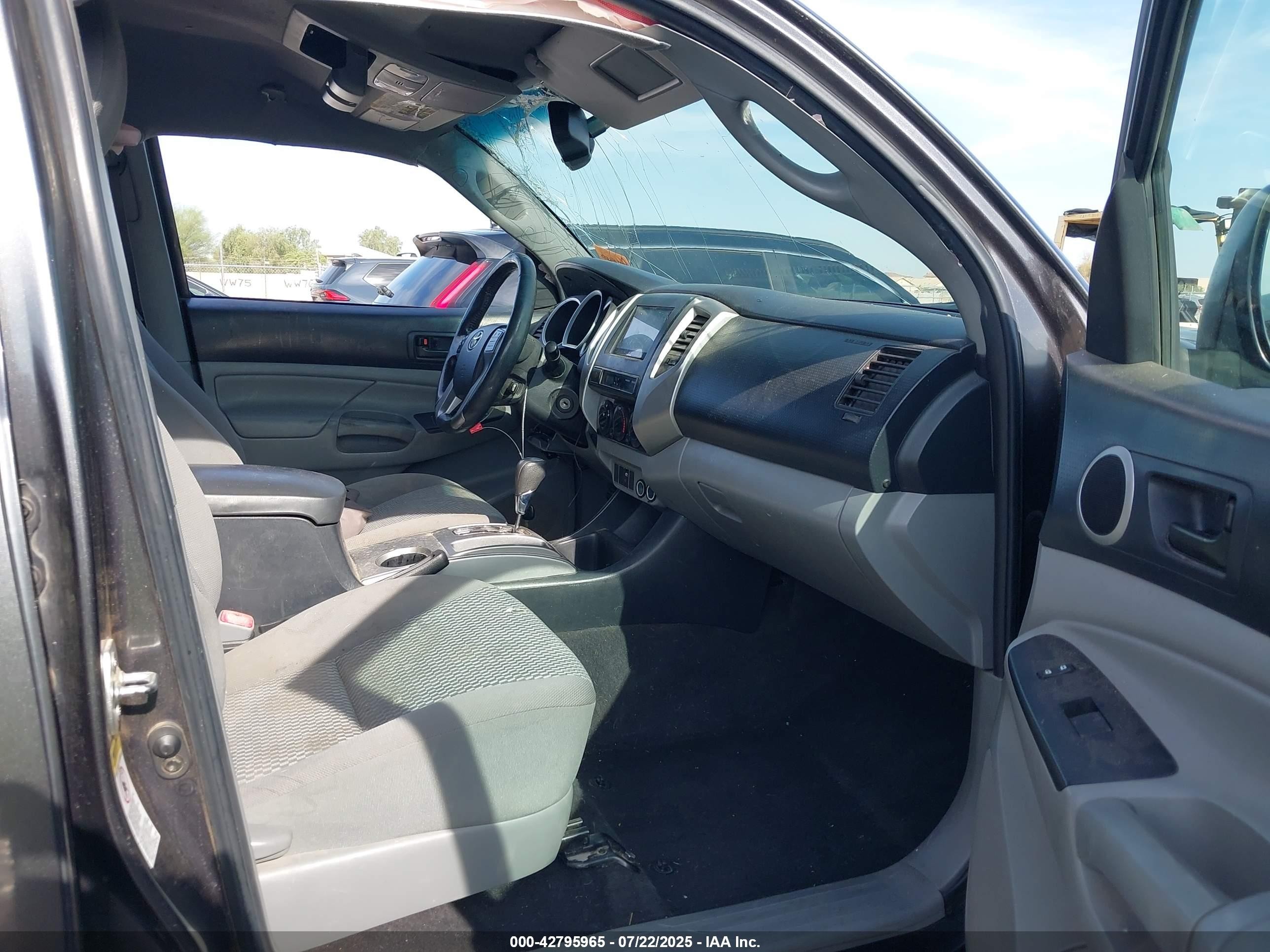 2013 Toyota Tacoma Prerunner V6 Gray vin: 3TMJU4GN3DM143237