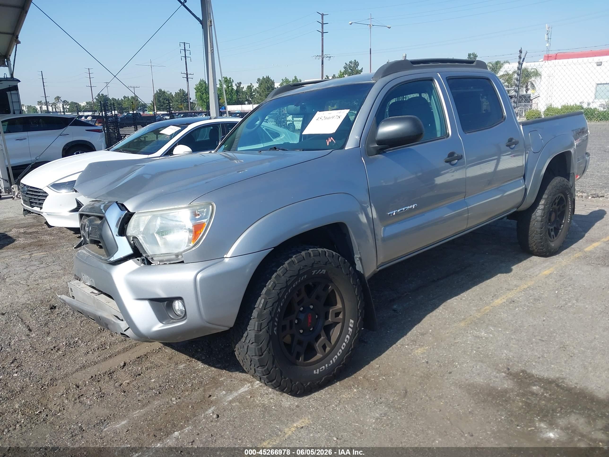 2014 Toyota Tacoma Prerunner V6 Silver vin: 3TMJU4GN3EM165367
