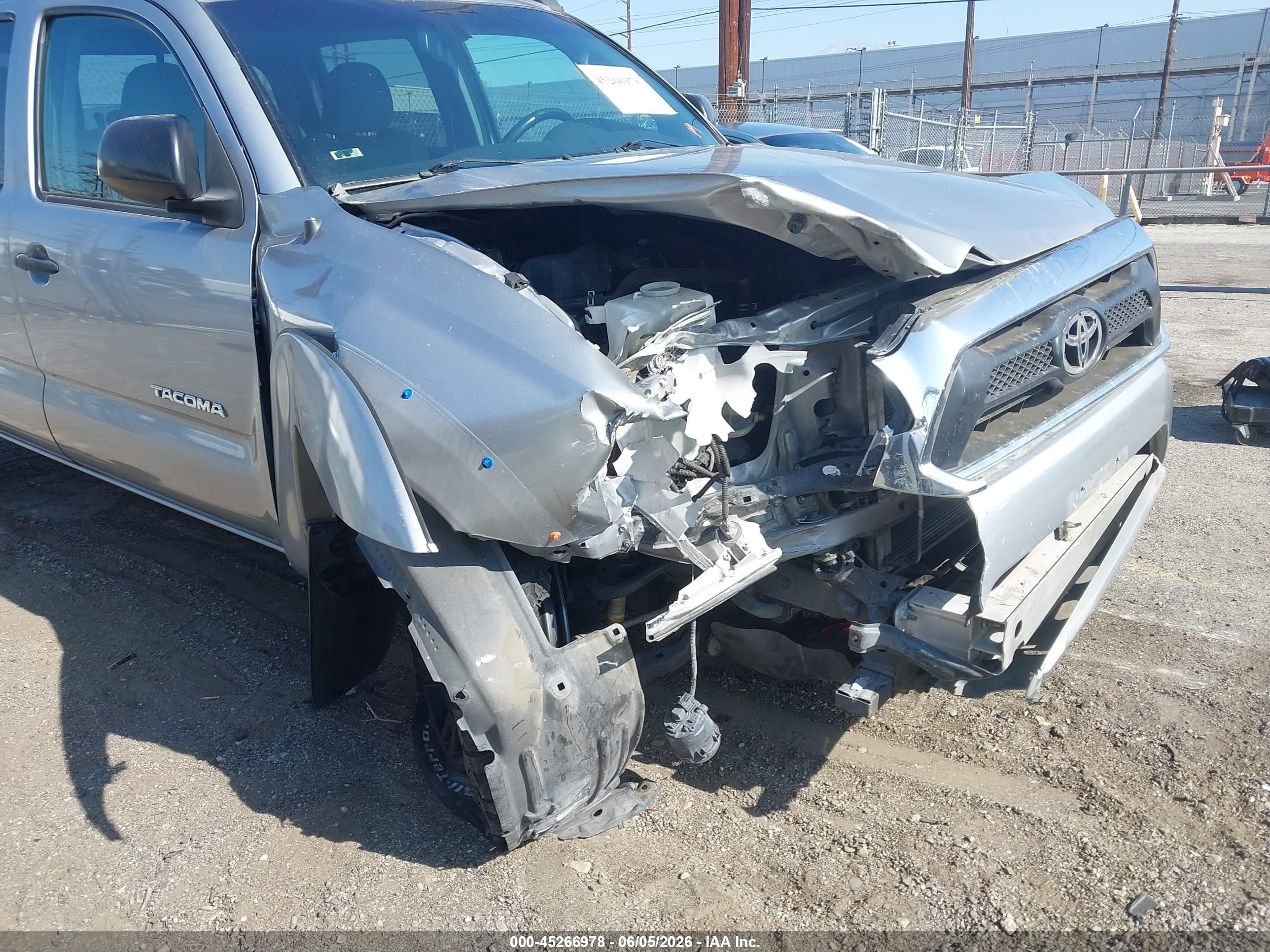 2014 Toyota Tacoma Prerunner V6 Silver vin: 3TMJU4GN3EM165367