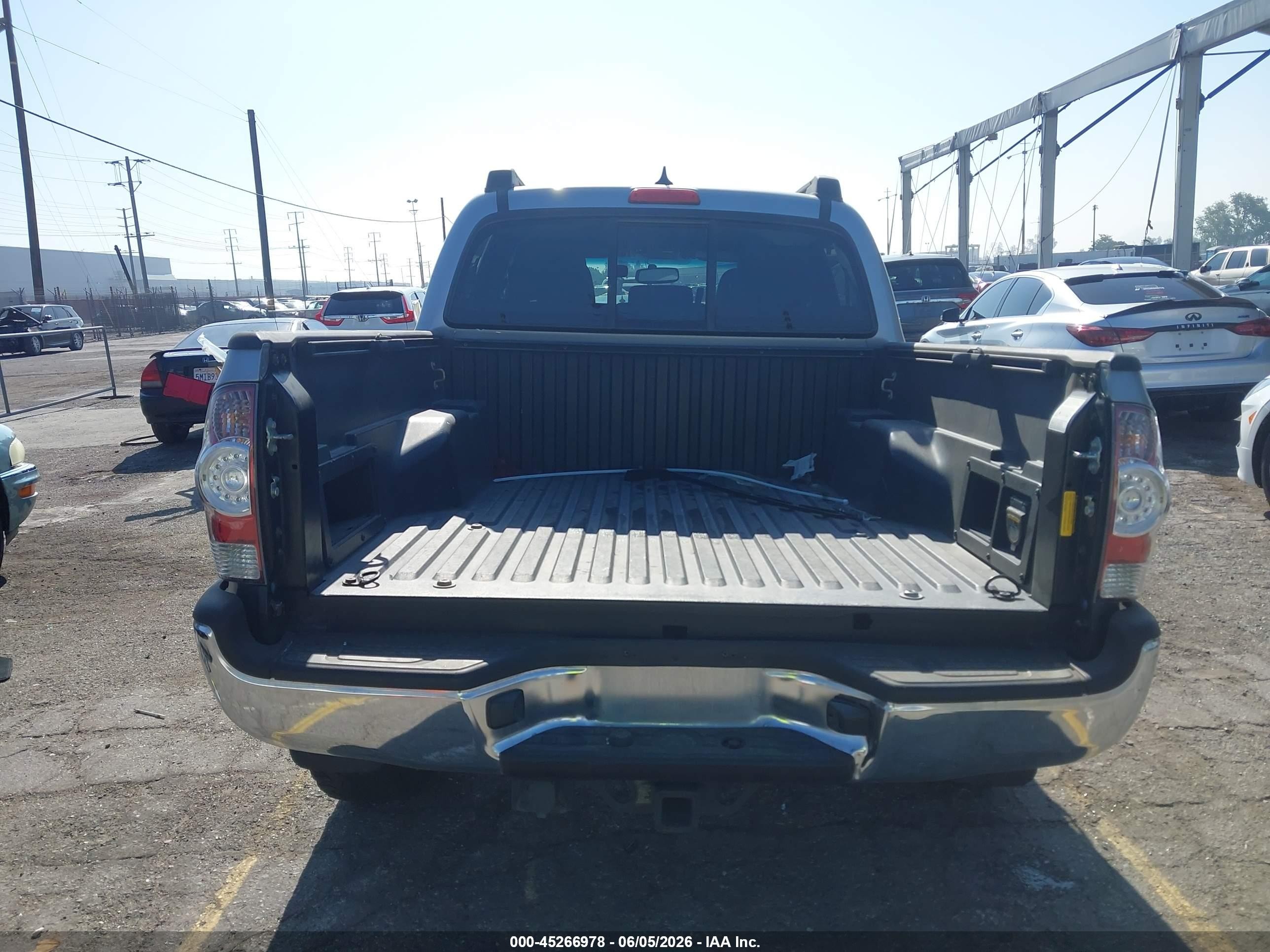 2014 Toyota Tacoma Prerunner V6 Silver vin: 3TMJU4GN3EM165367