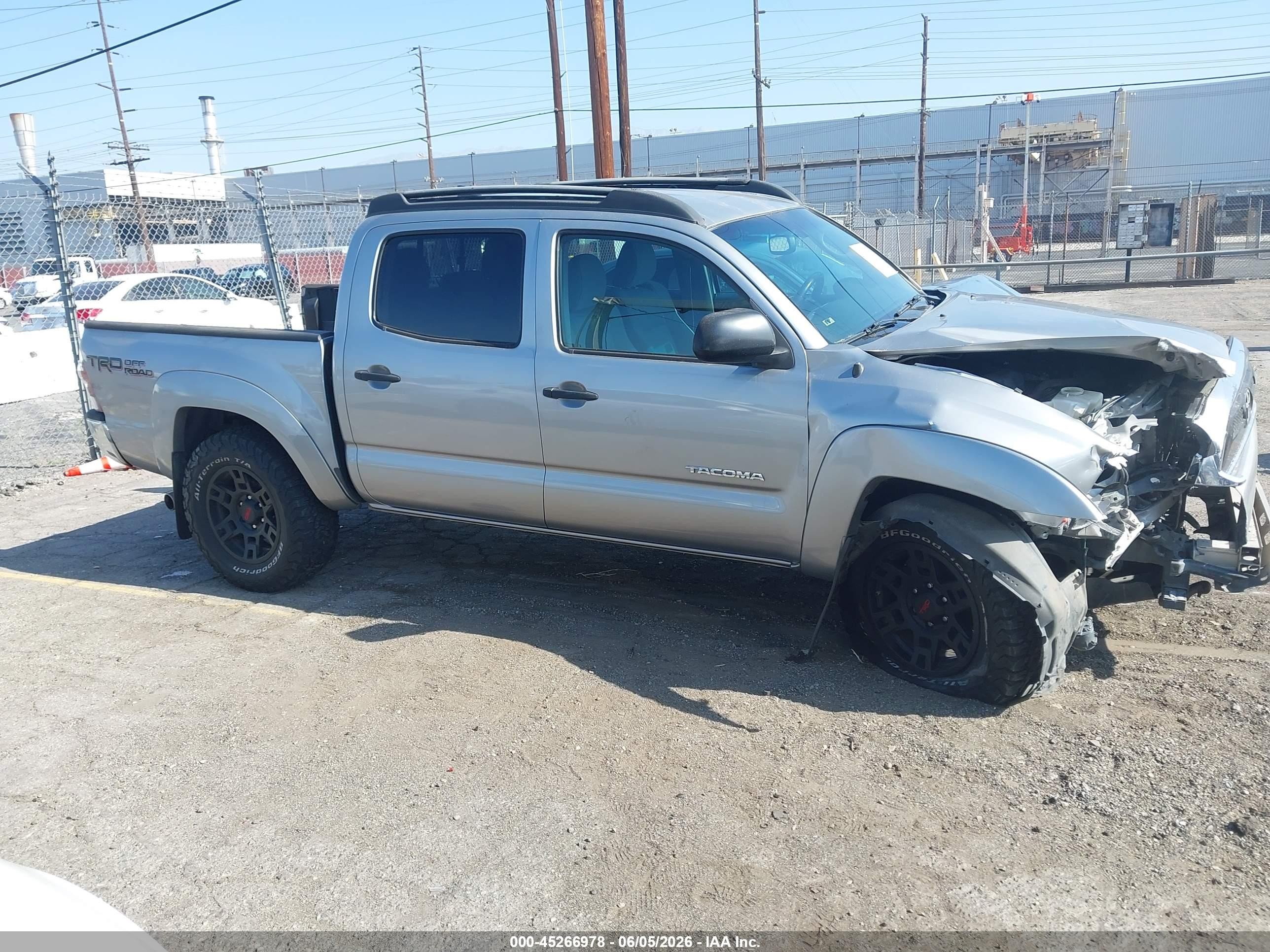2014 Toyota Tacoma Prerunner V6 Silver vin: 3TMJU4GN3EM165367