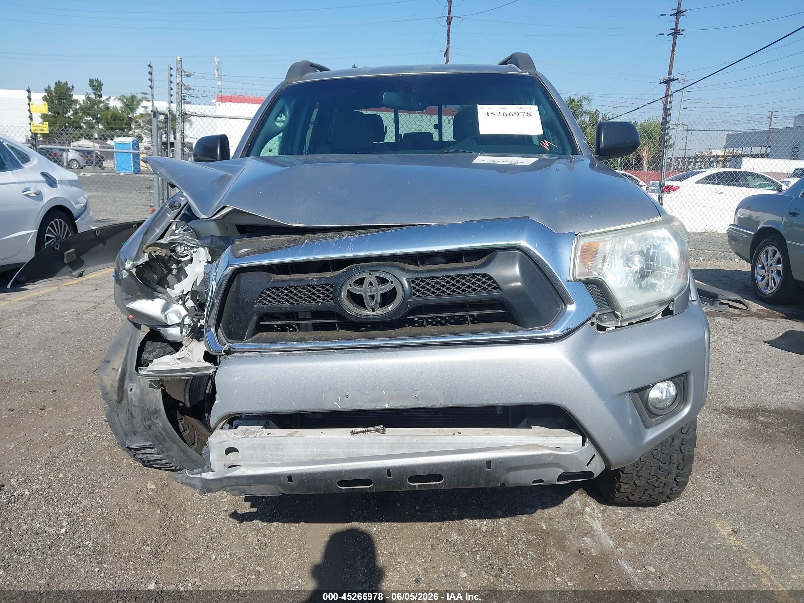 2014 Toyota Tacoma Prerunner V6 Silver vin: 3TMJU4GN3EM165367