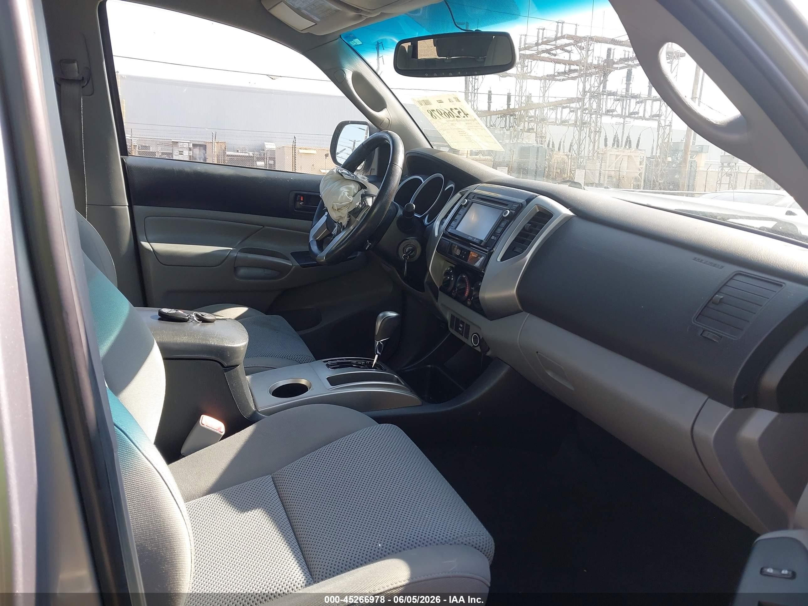 2014 Toyota Tacoma Prerunner V6 Silver vin: 3TMJU4GN3EM165367