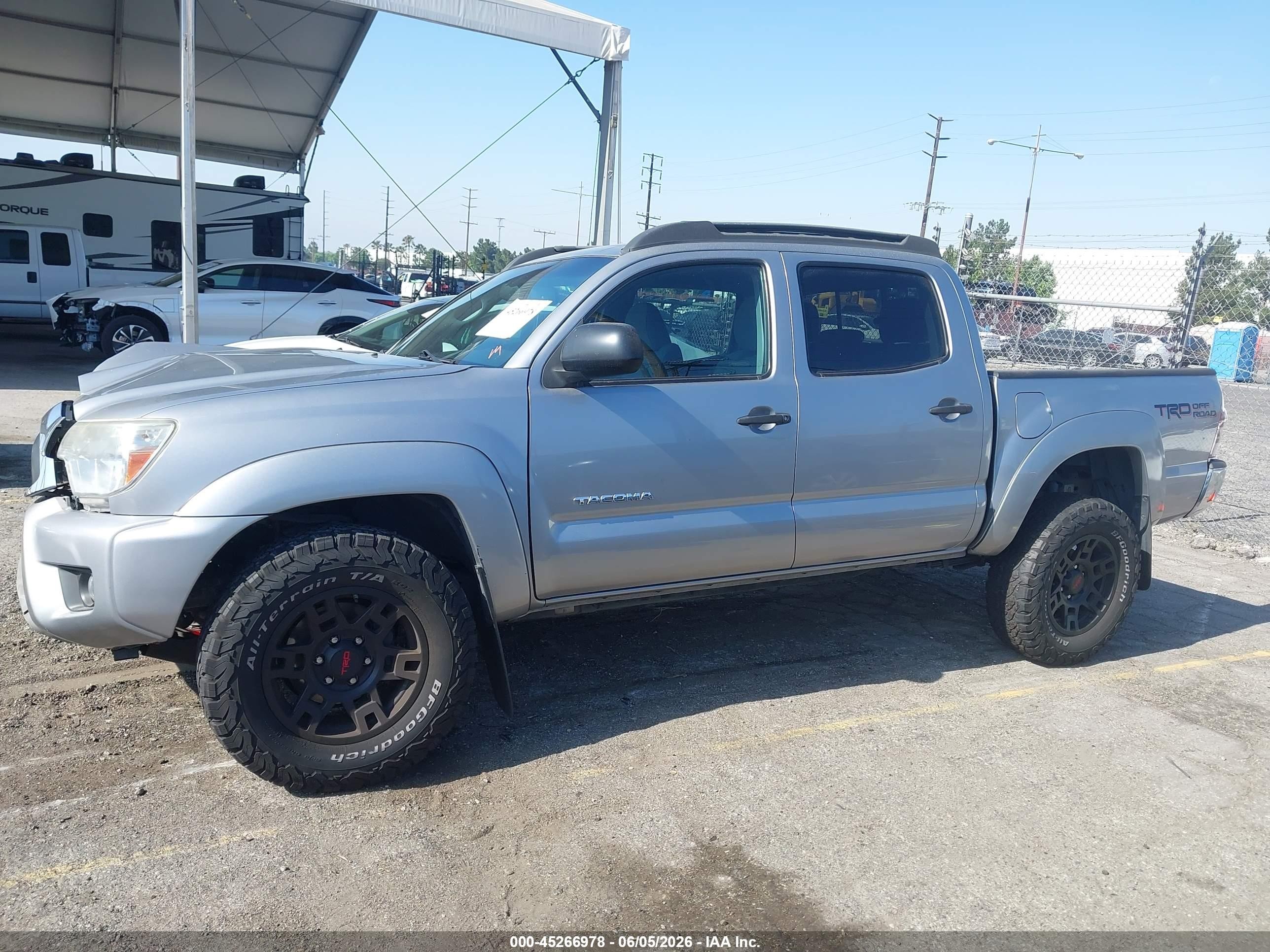 2014 Toyota Tacoma Prerunner V6 Silver vin: 3TMJU4GN3EM165367