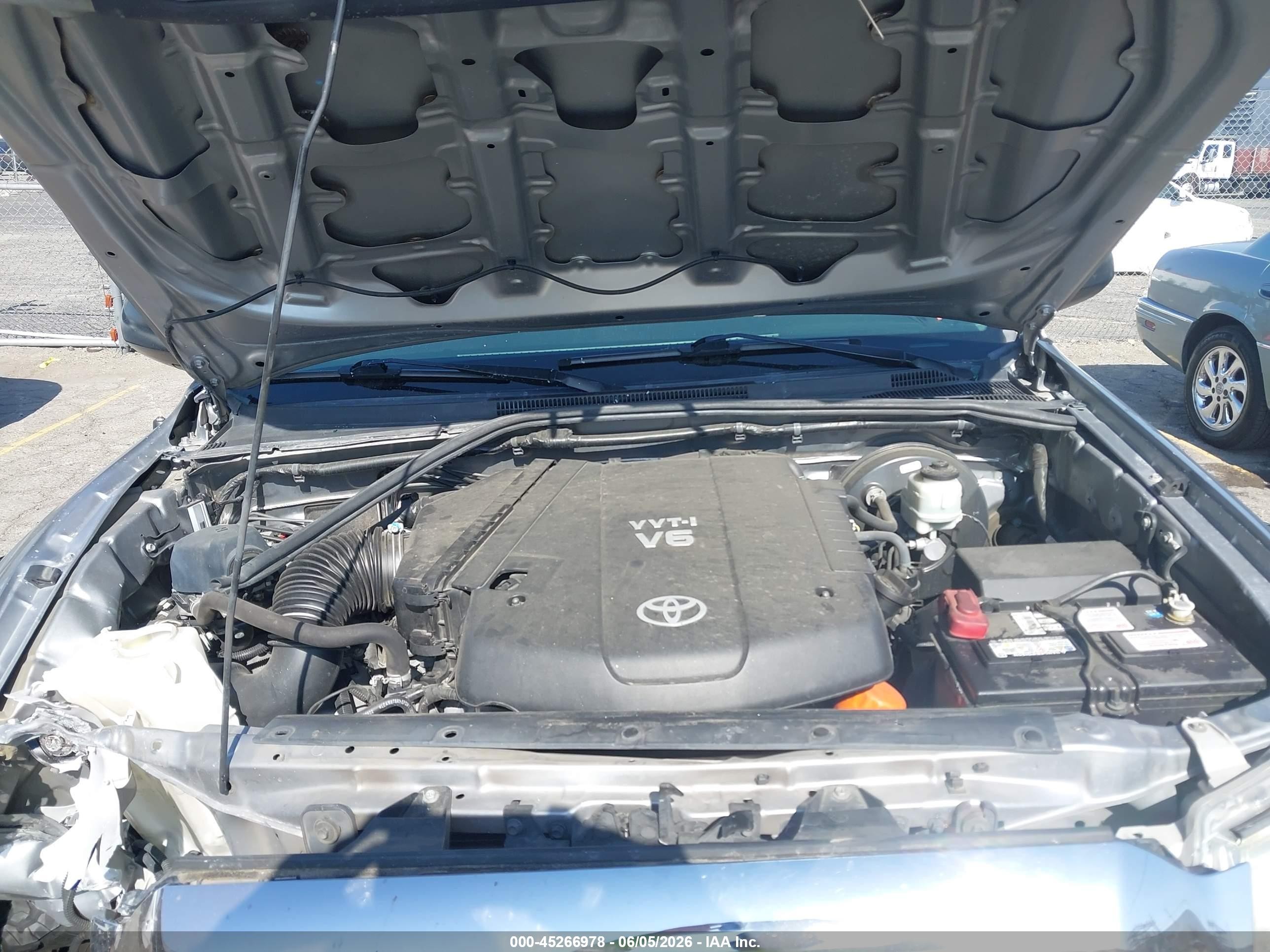 2014 Toyota Tacoma Prerunner V6 Silver vin: 3TMJU4GN3EM165367