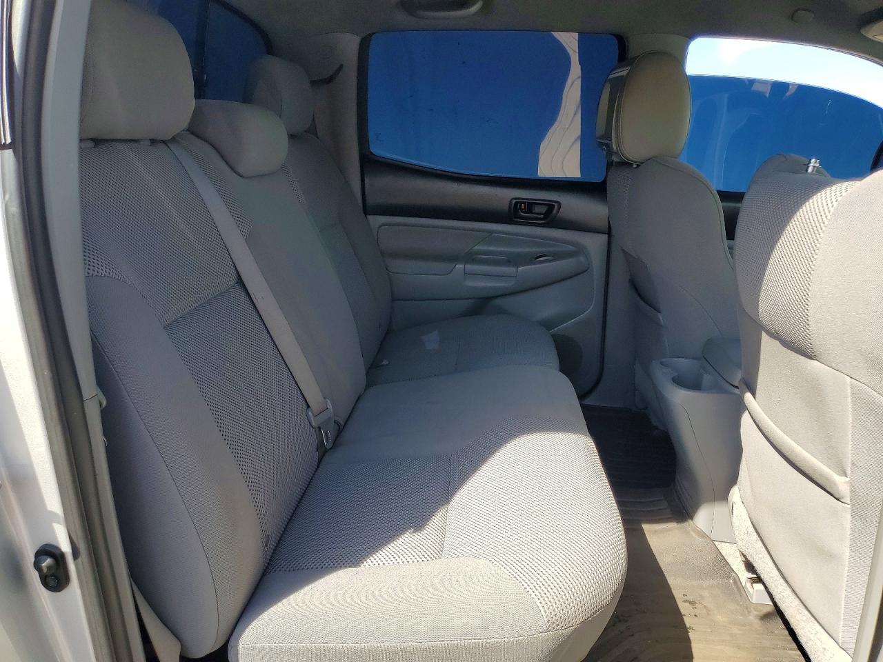 2010 Toyota Tacoma Prerunner V6 Silver vin: 3TMJU4GN4AM093654