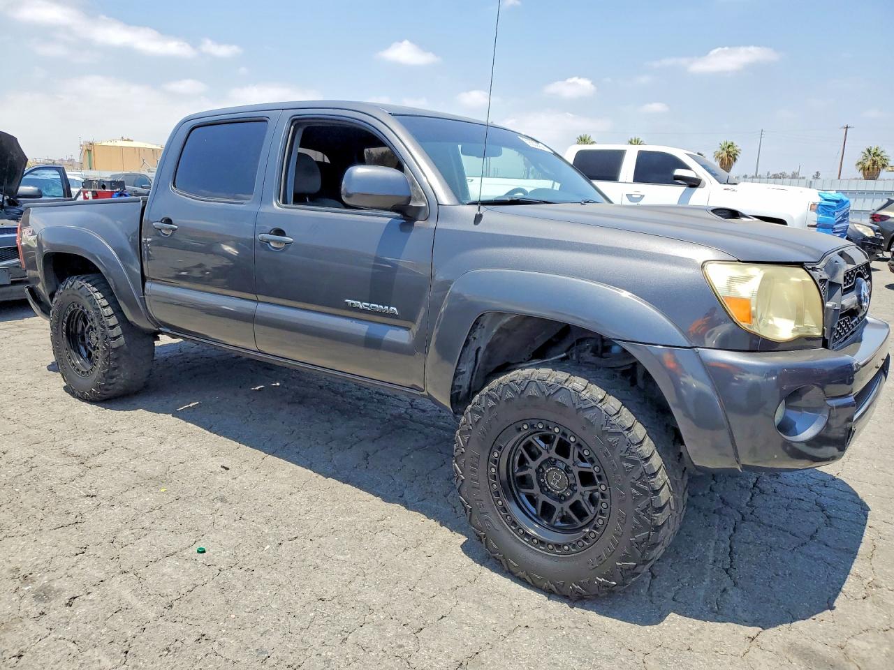 2011 Toyota Tacoma Double Cab Prerunner Gray vin: 3TMJU4GN4BM117923