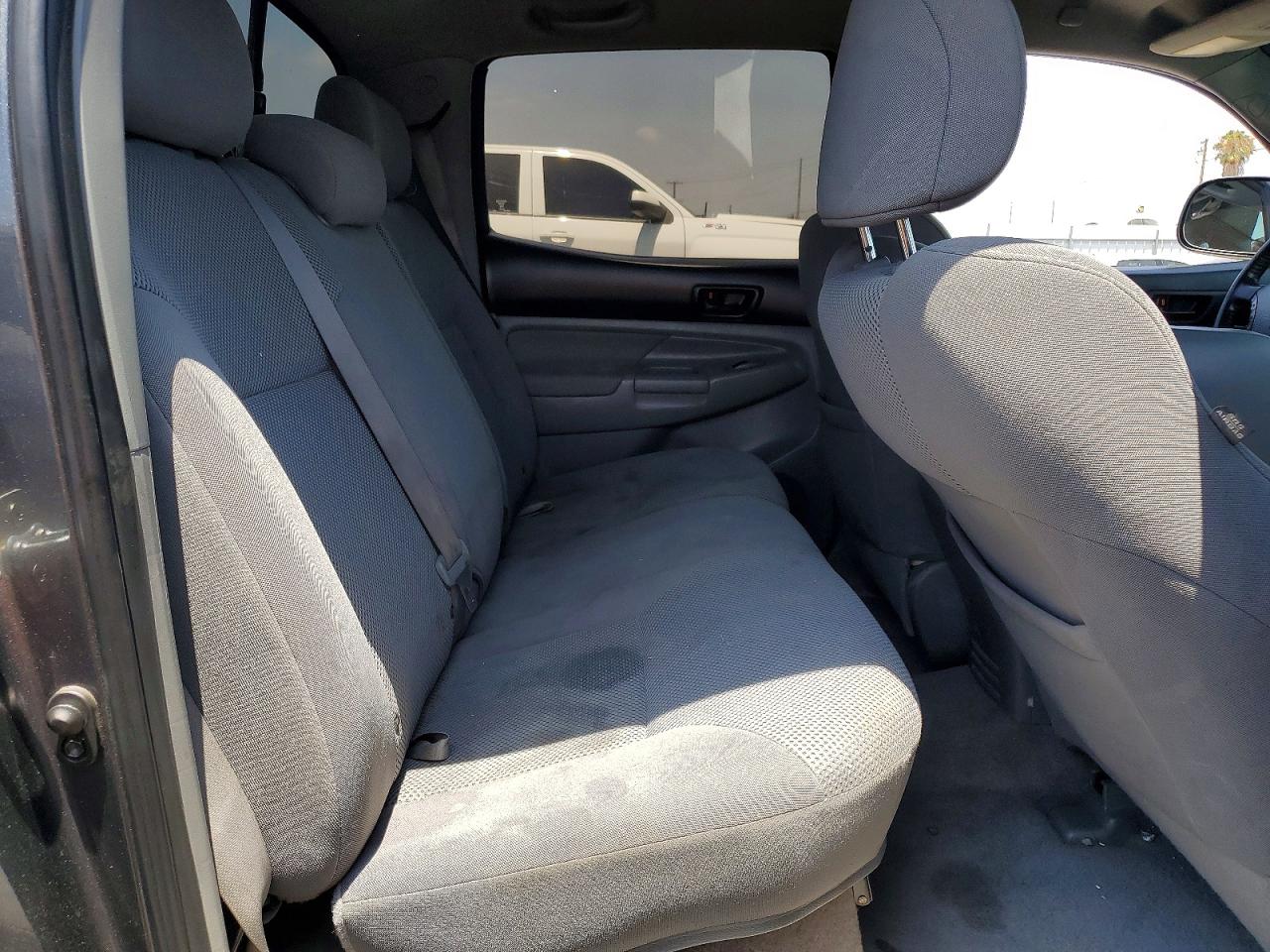 2011 Toyota Tacoma Double Cab Prerunner Gray vin: 3TMJU4GN4BM117923