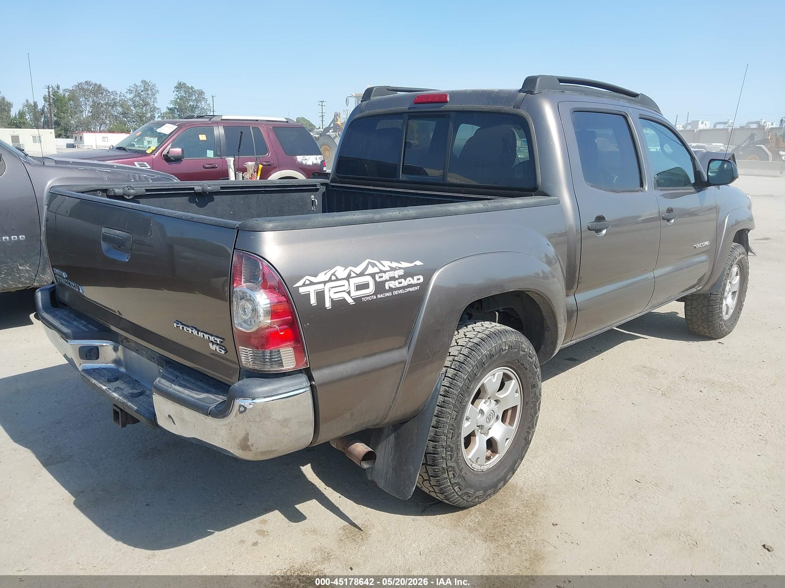 2013 Toyota Tacoma Prerunner V6 Gray vin: 3TMJU4GN4DM150262