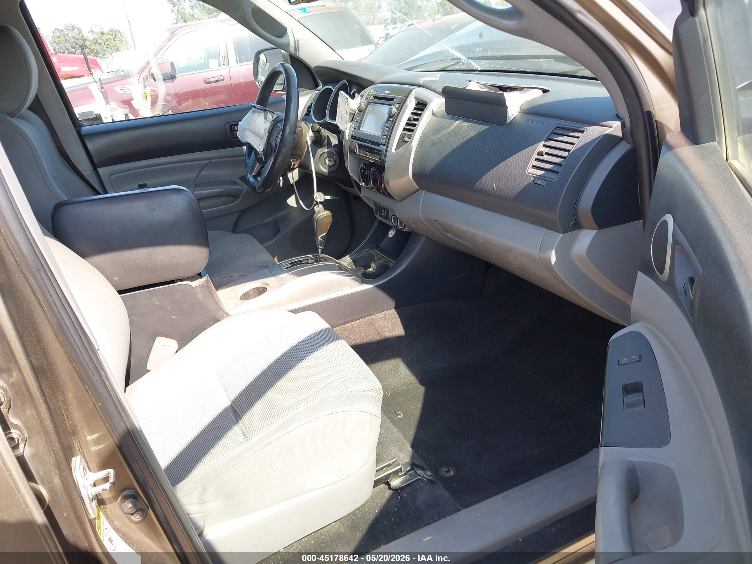 2013 Toyota Tacoma Prerunner V6 Gray vin: 3TMJU4GN4DM150262