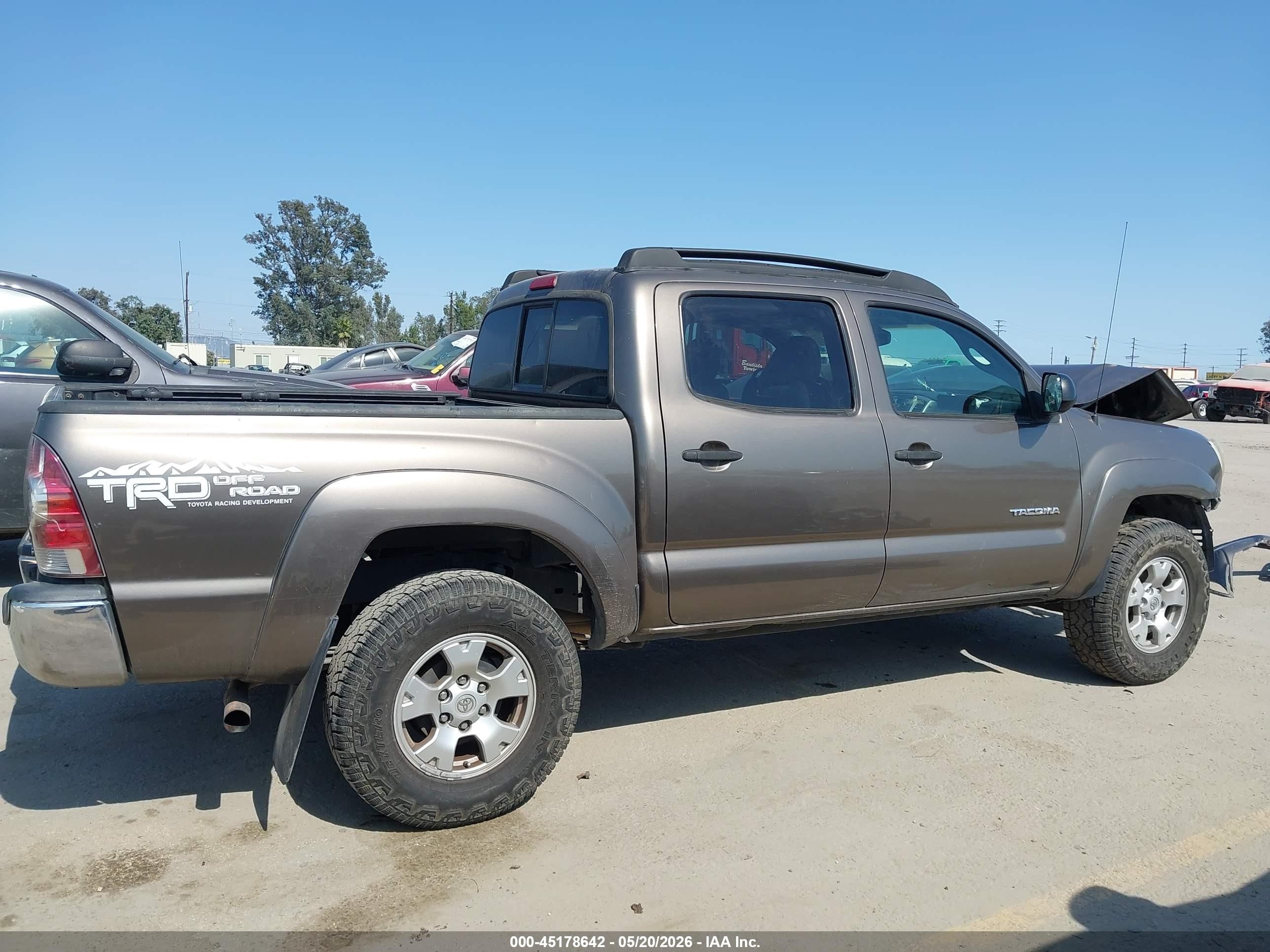 2013 Toyota Tacoma Prerunner V6 Gray vin: 3TMJU4GN4DM150262