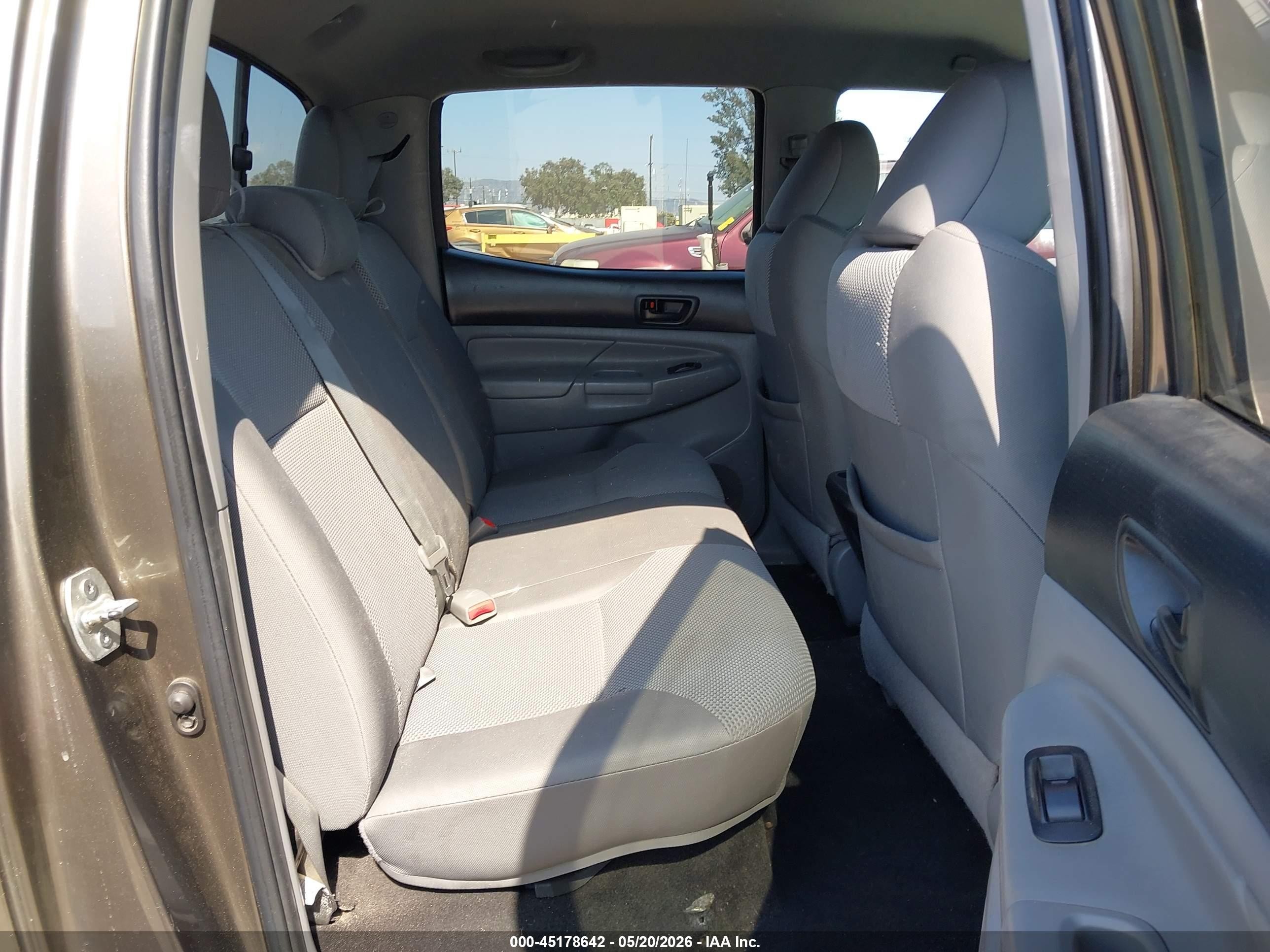 2013 Toyota Tacoma Prerunner V6 Gray vin: 3TMJU4GN4DM150262