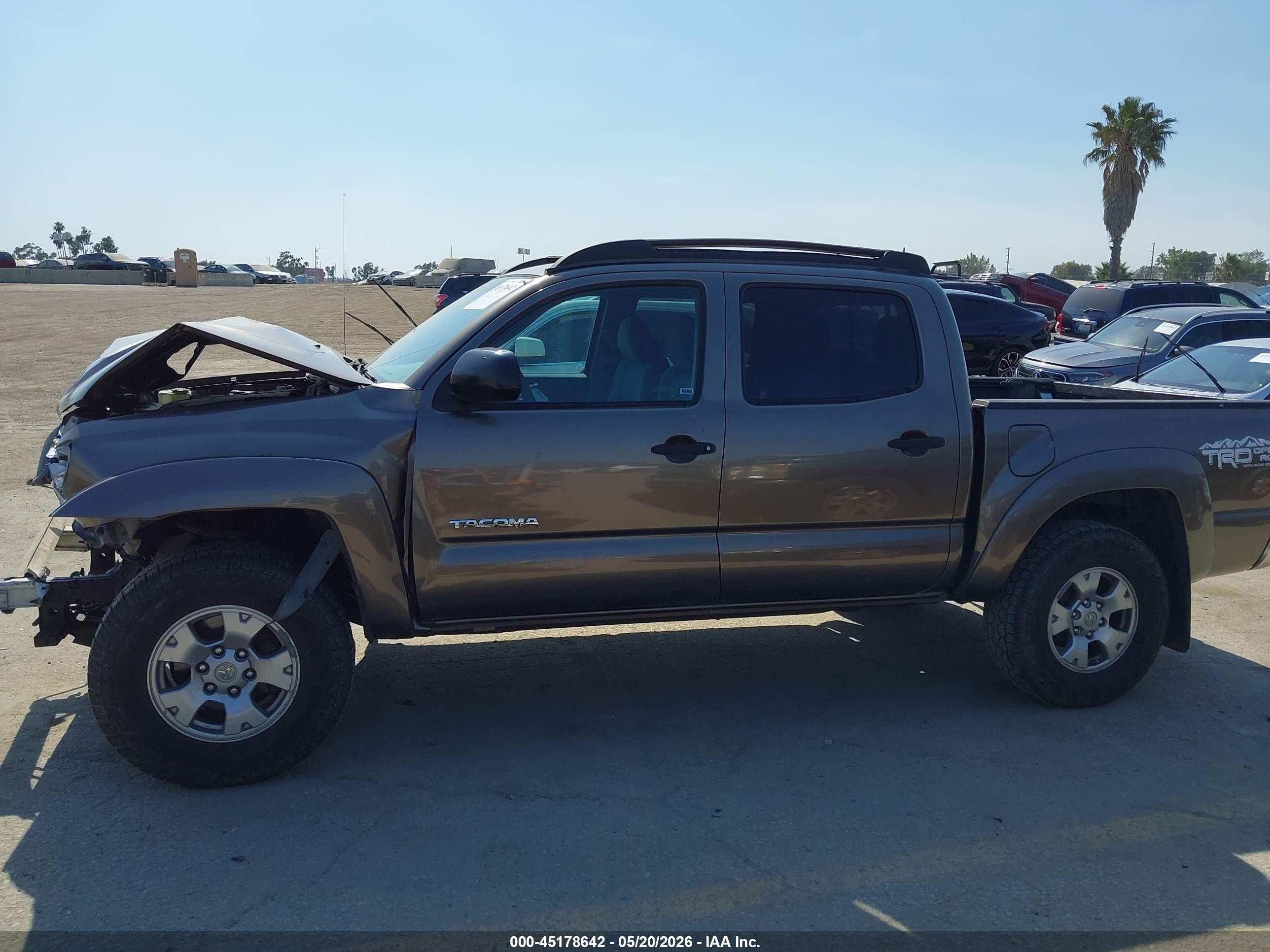 2013 Toyota Tacoma Prerunner V6 Gray vin: 3TMJU4GN4DM150262