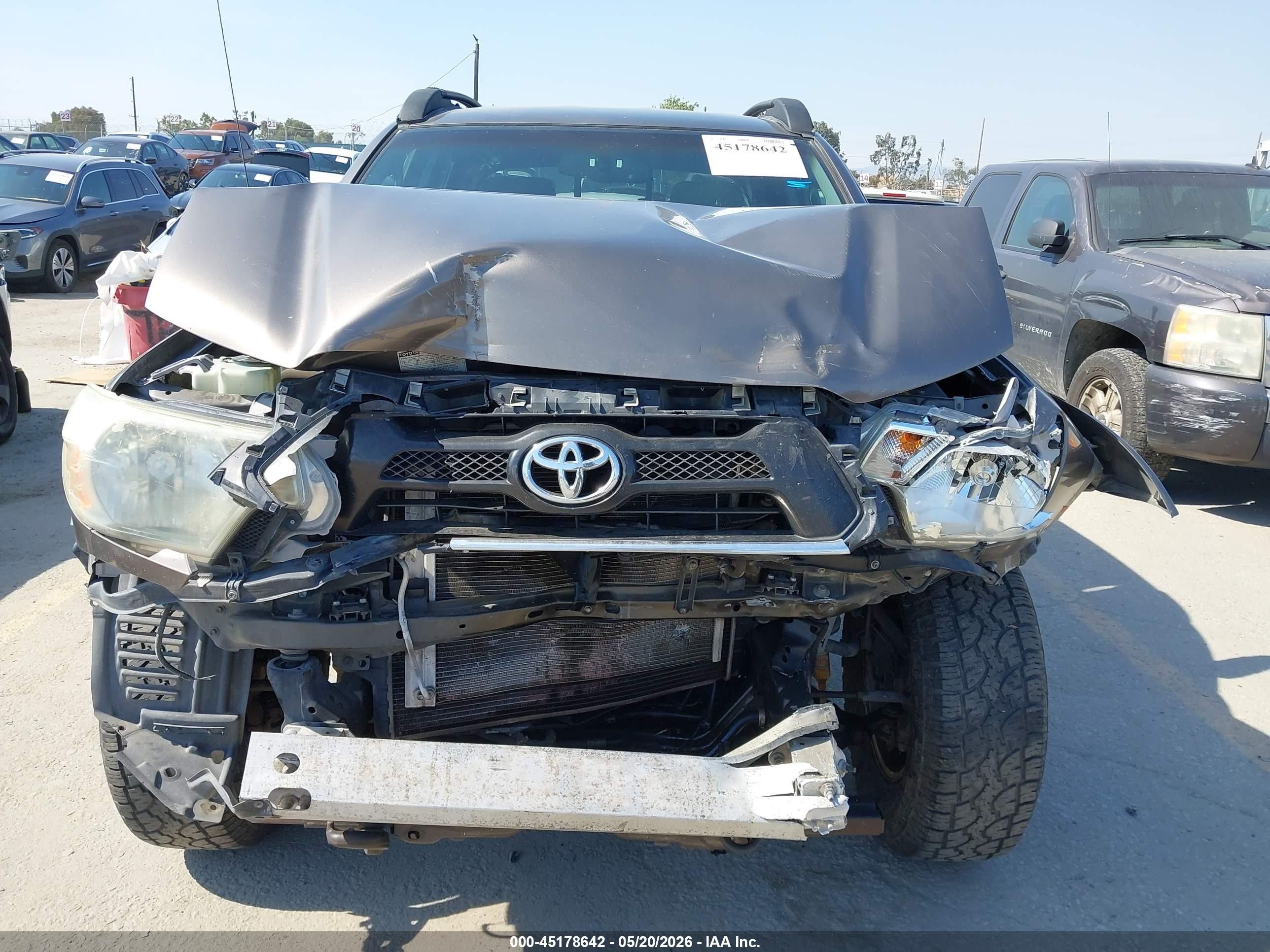 2013 Toyota Tacoma Prerunner V6 Gray vin: 3TMJU4GN4DM150262