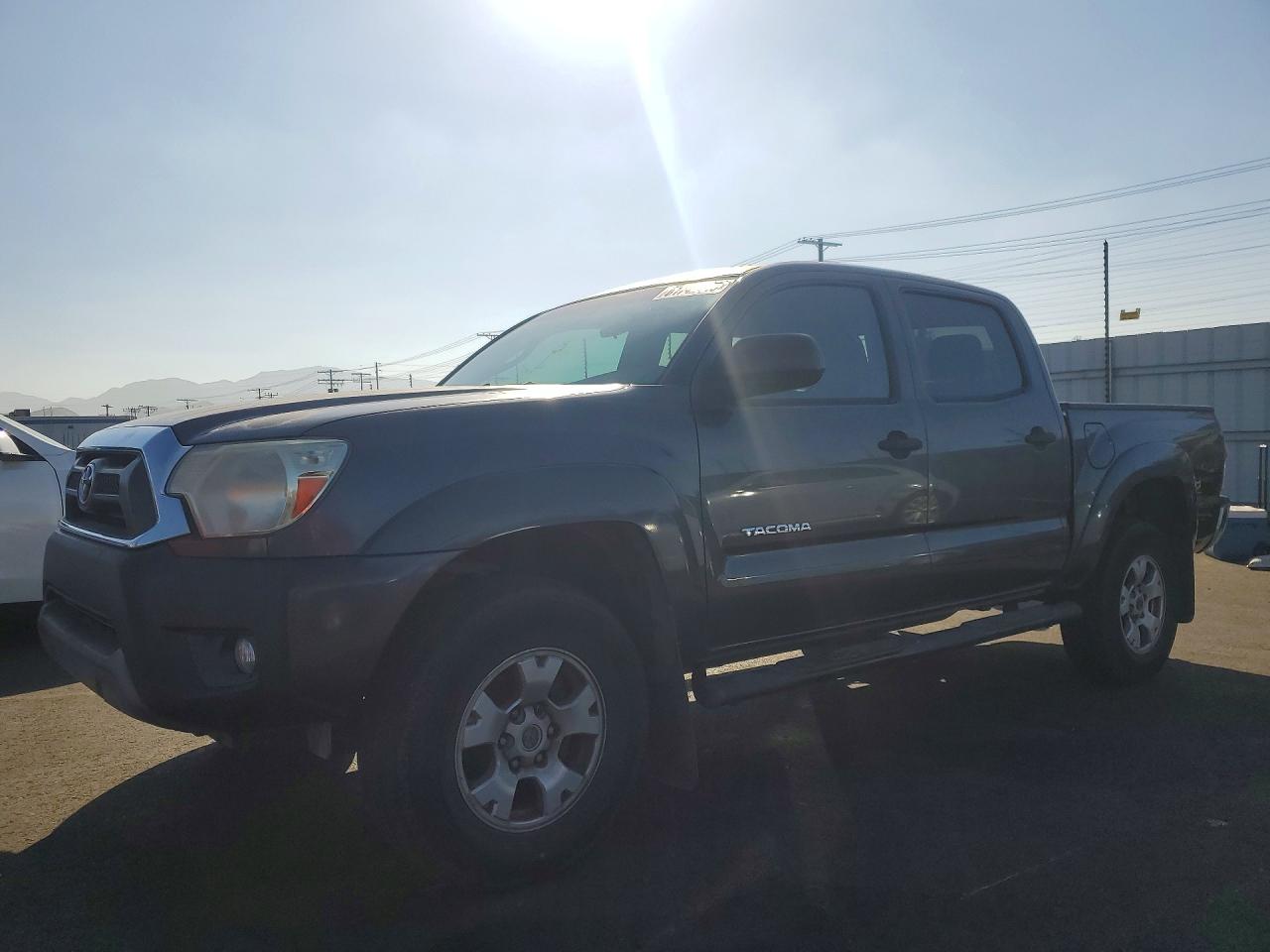 2014 Toyota Tacoma Double Cab Prerunner Gray vin: 3TMJU4GN4EM159268