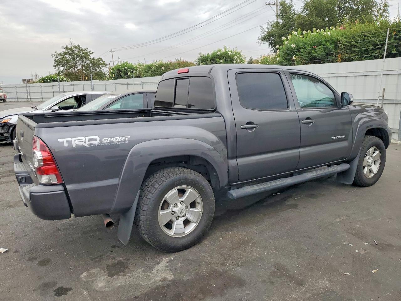 2014 Toyota Tacoma Double Cab Prerunner Gray vin: 3TMJU4GN4EM168441