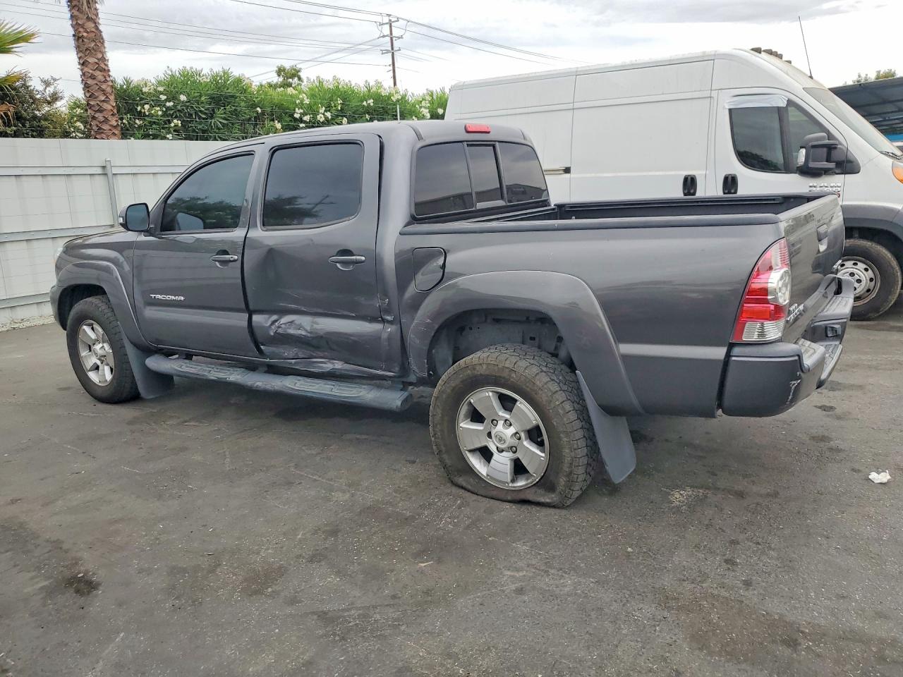 2014 Toyota Tacoma Double Cab Prerunner Gray vin: 3TMJU4GN4EM168441