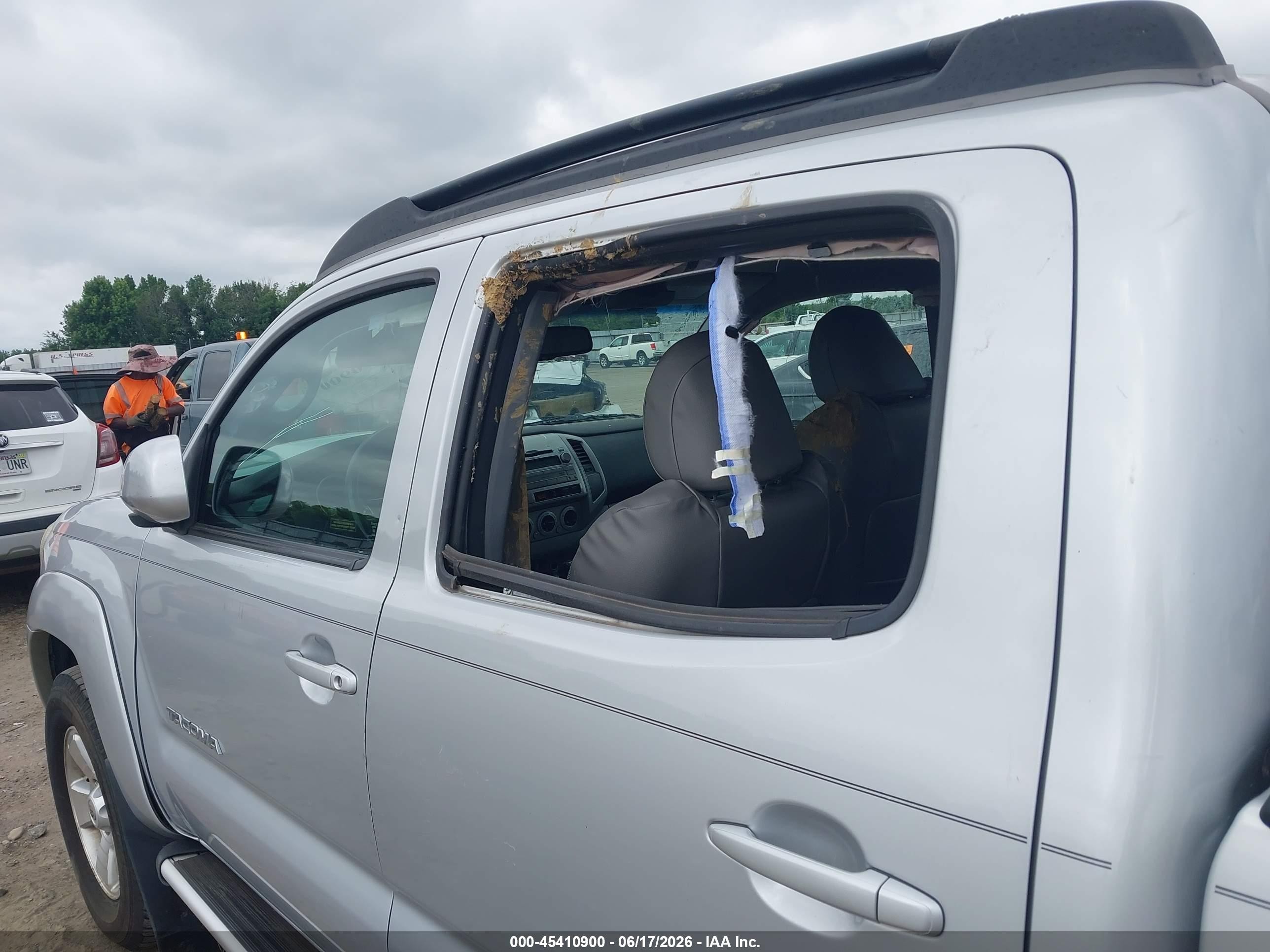 2010 Toyota Tacoma Prerunner V6 Silver vin: 3TMJU4GN5AM097714