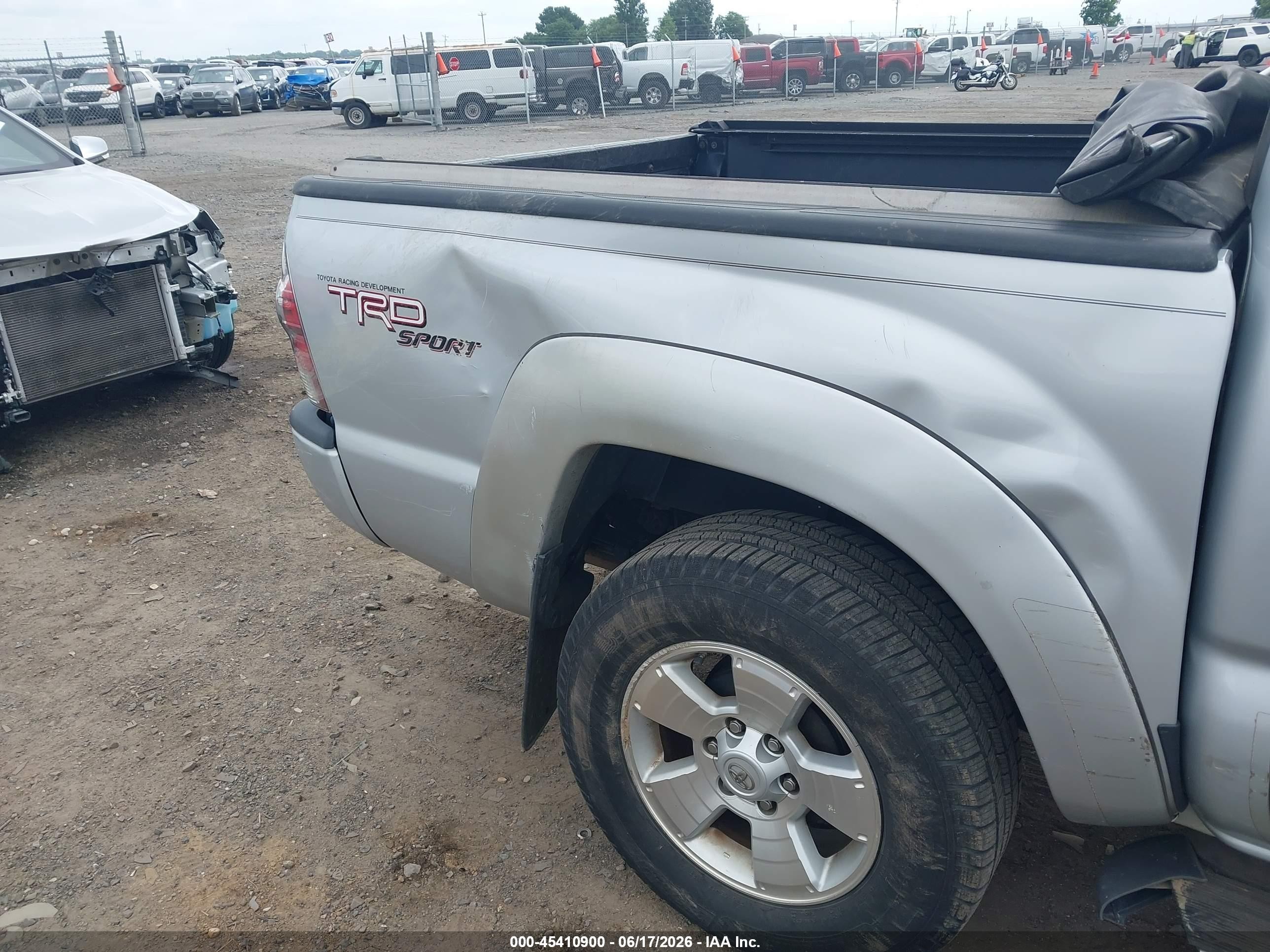 2010 Toyota Tacoma Prerunner V6 Silver vin: 3TMJU4GN5AM097714