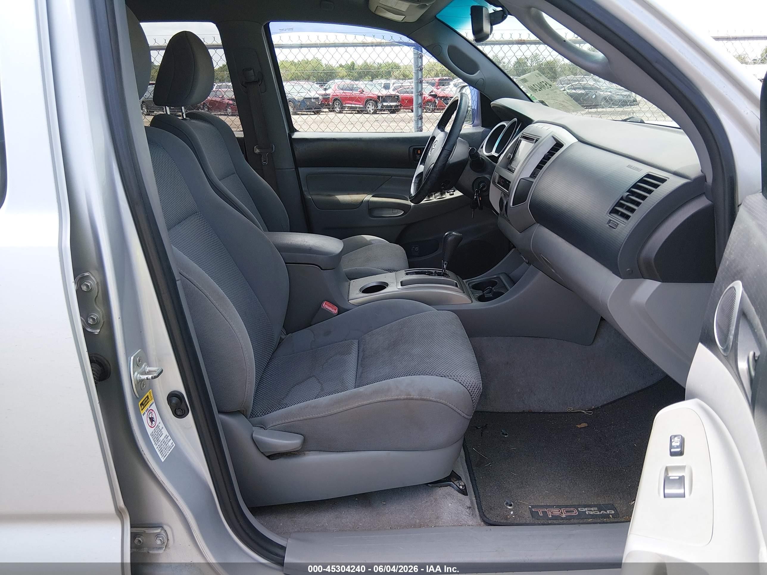 2011 Toyota Tacoma Prerunner V6 Silver vin: 3TMJU4GN5BM110950