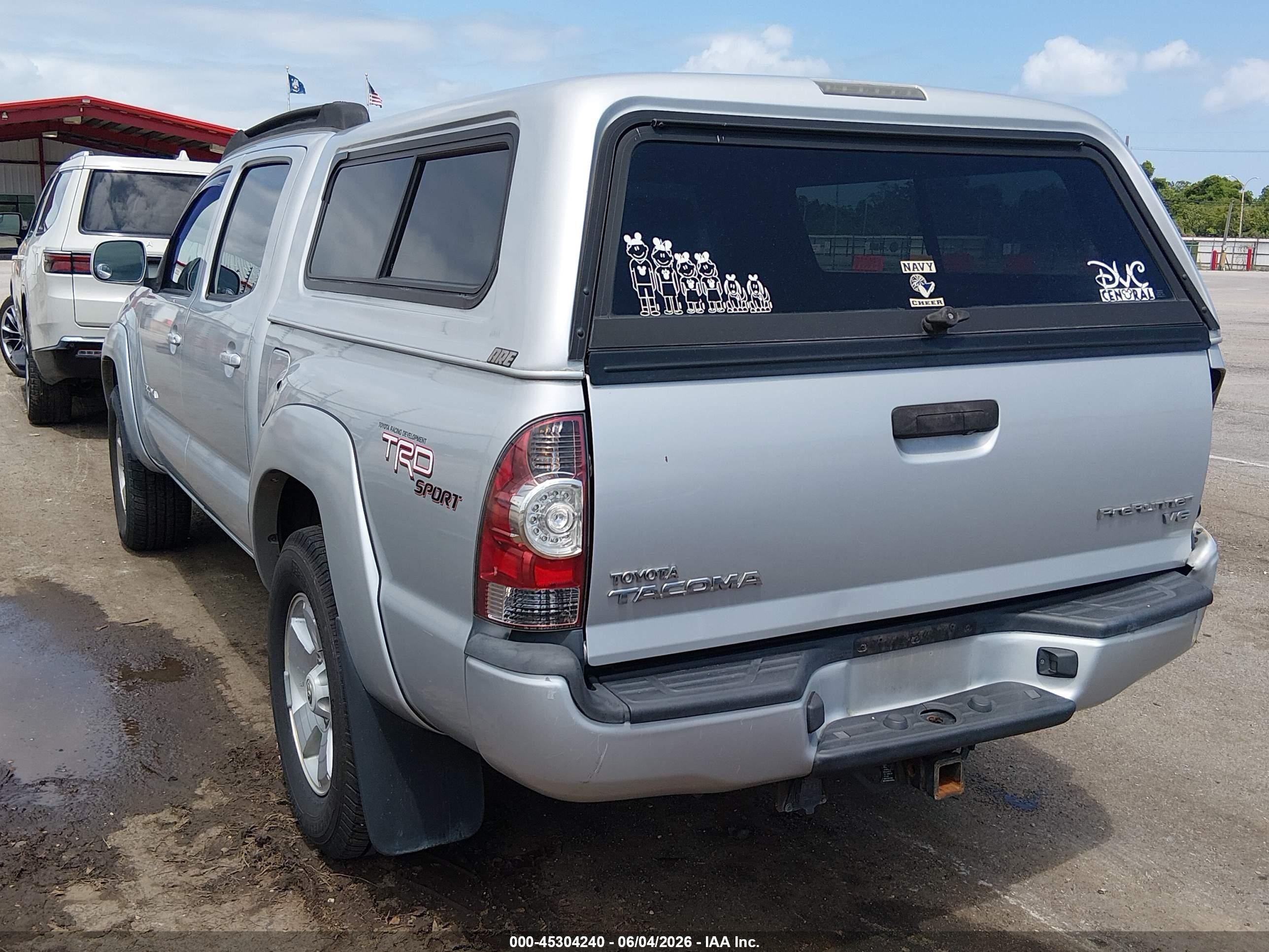 2011 Toyota Tacoma Prerunner V6 Silver vin: 3TMJU4GN5BM110950