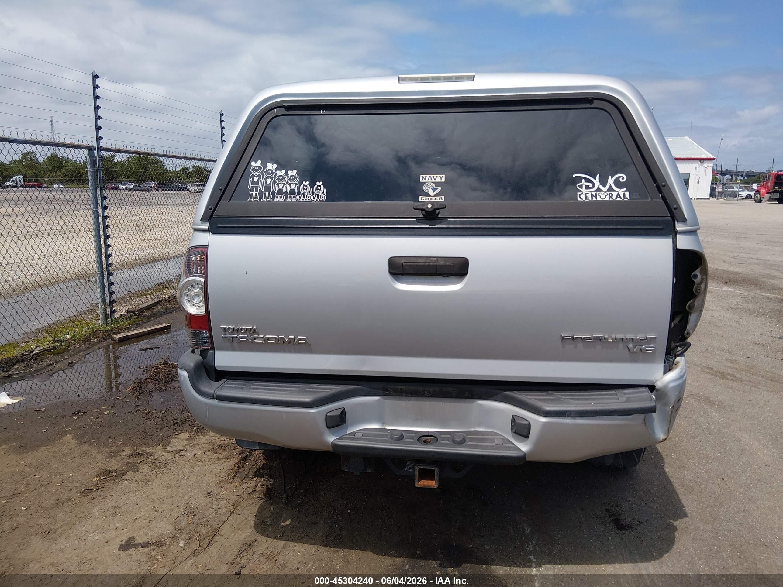 2011 Toyota Tacoma Prerunner V6 Silver vin: 3TMJU4GN5BM110950