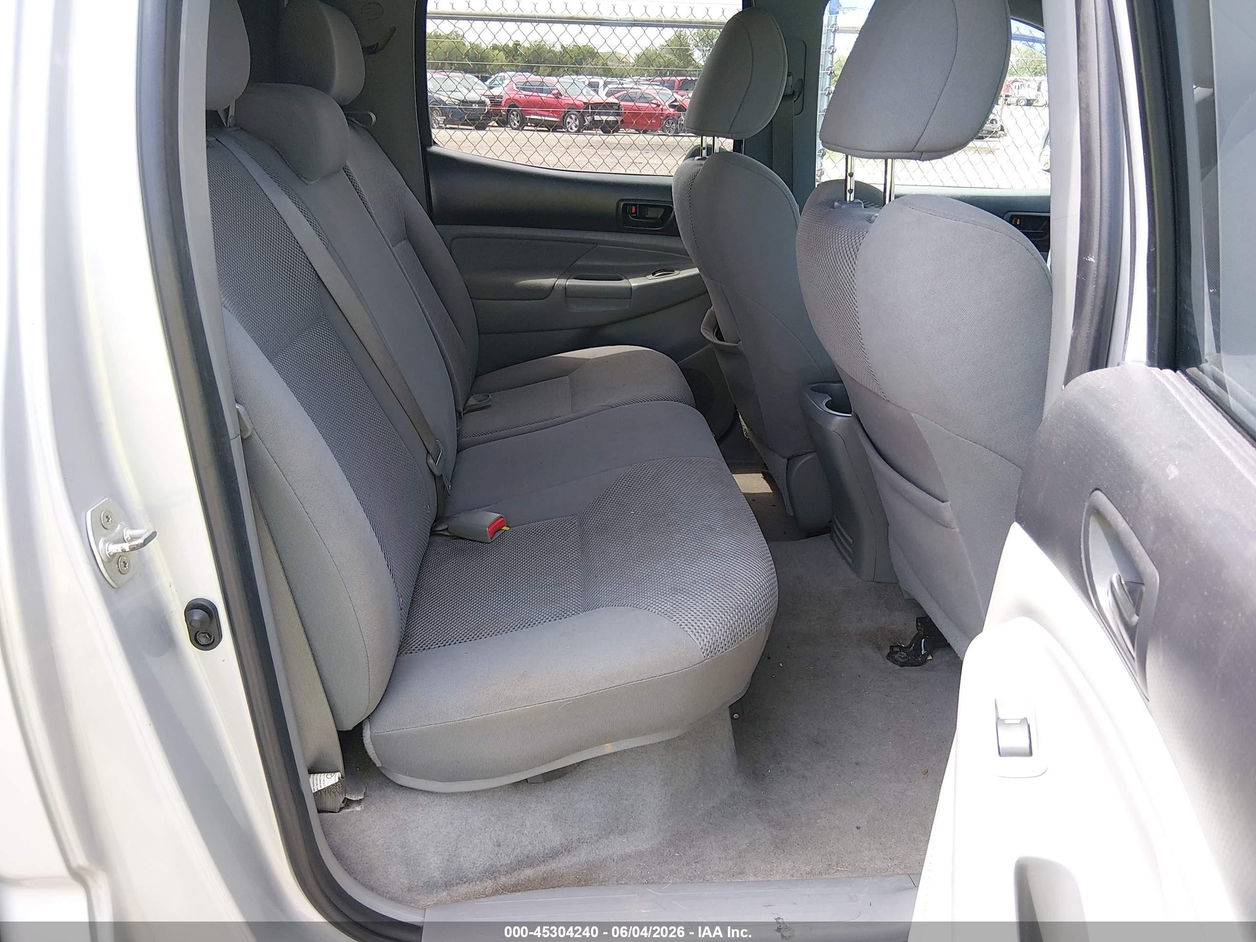 2011 Toyota Tacoma Prerunner V6 Silver vin: 3TMJU4GN5BM110950