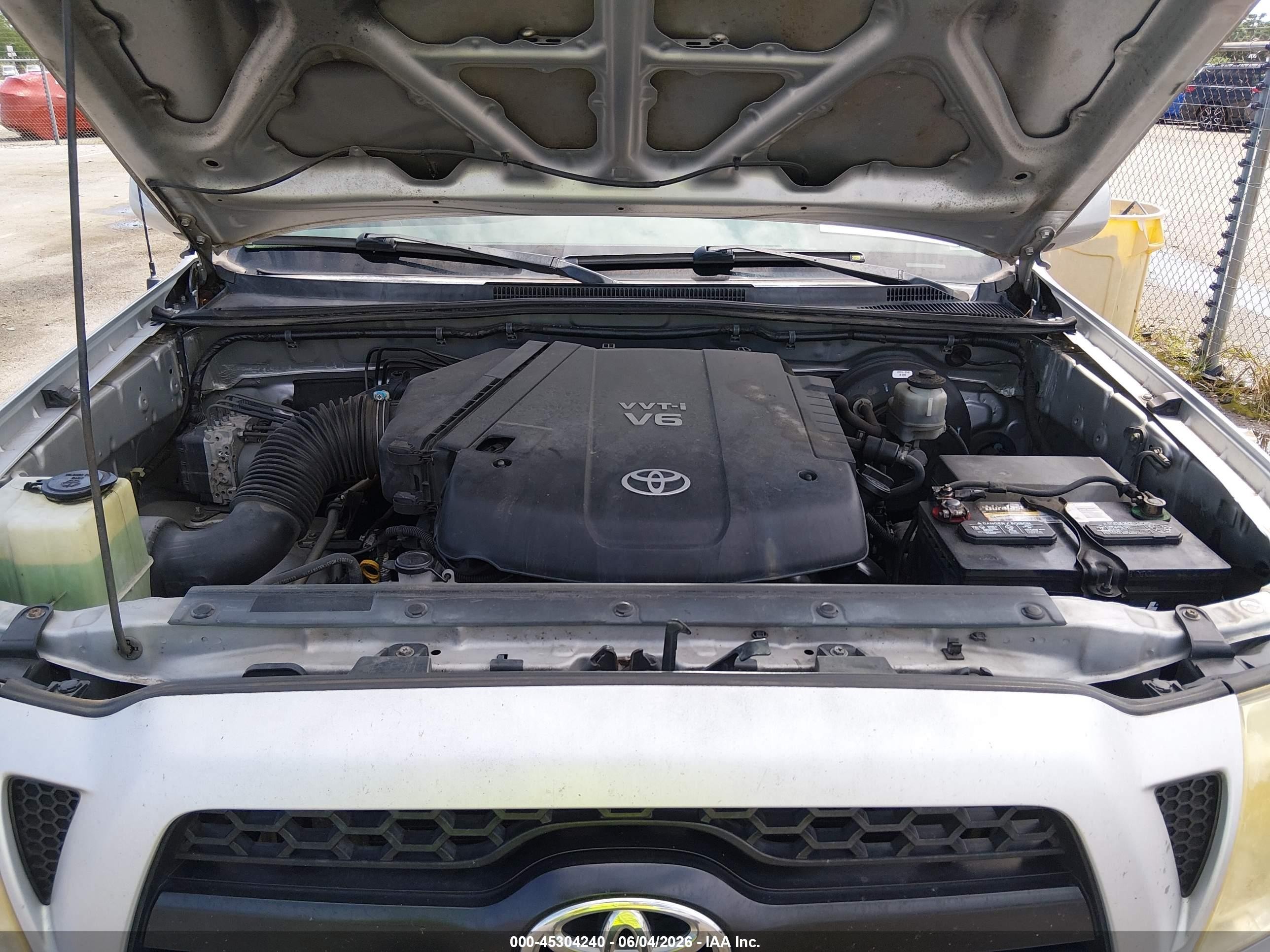 2011 Toyota Tacoma Prerunner V6 Silver vin: 3TMJU4GN5BM110950