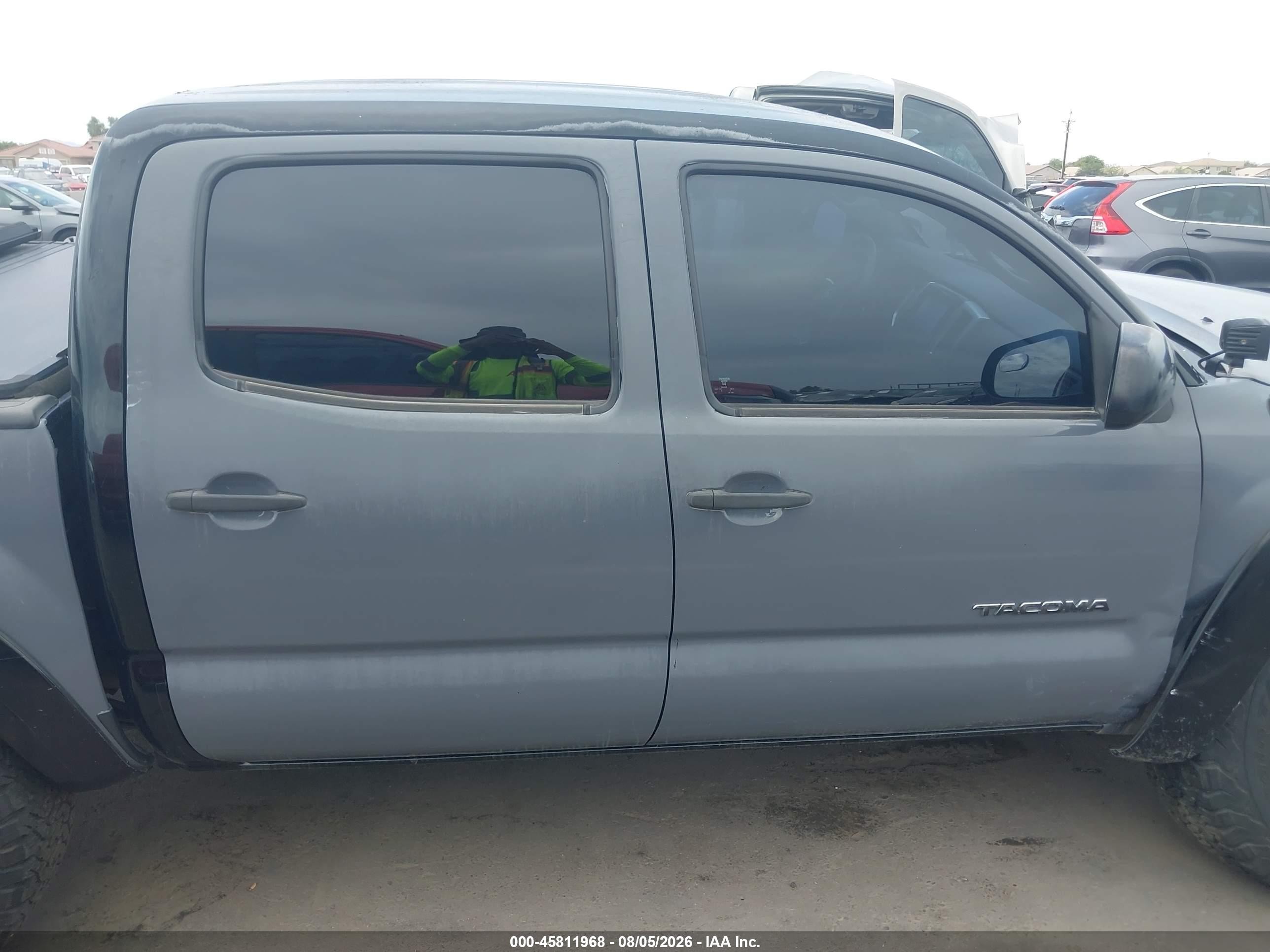 2013 Toyota Tacoma Prerunner V6 Gray vin: 3TMJU4GN5DM152876