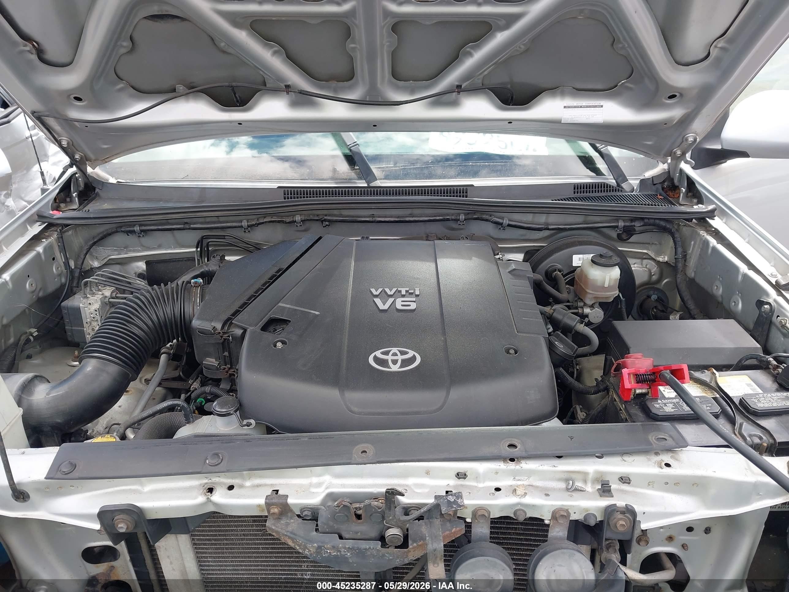 2010 Toyota Tacoma Prerunner V6 Silver vin: 3TMJU4GN6AM100670