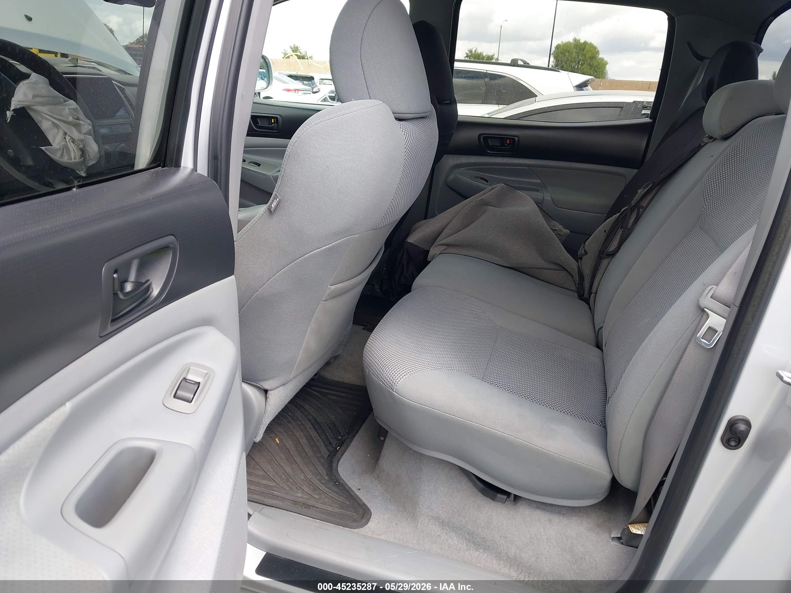 2010 Toyota Tacoma Prerunner V6 Silver vin: 3TMJU4GN6AM100670